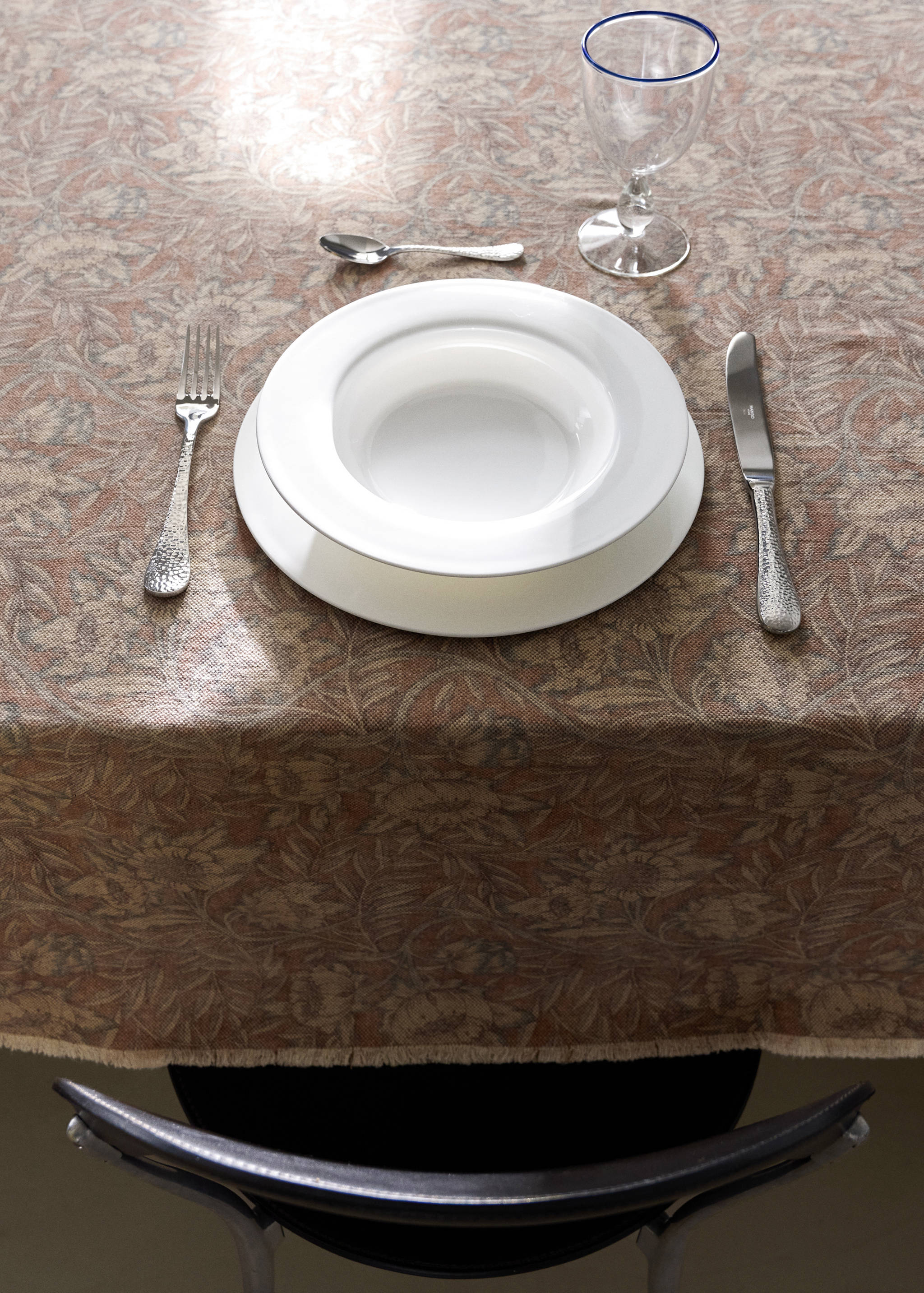 Cotton linen floral-print tablecloth for 6 to 8 diners - Details of the article 7