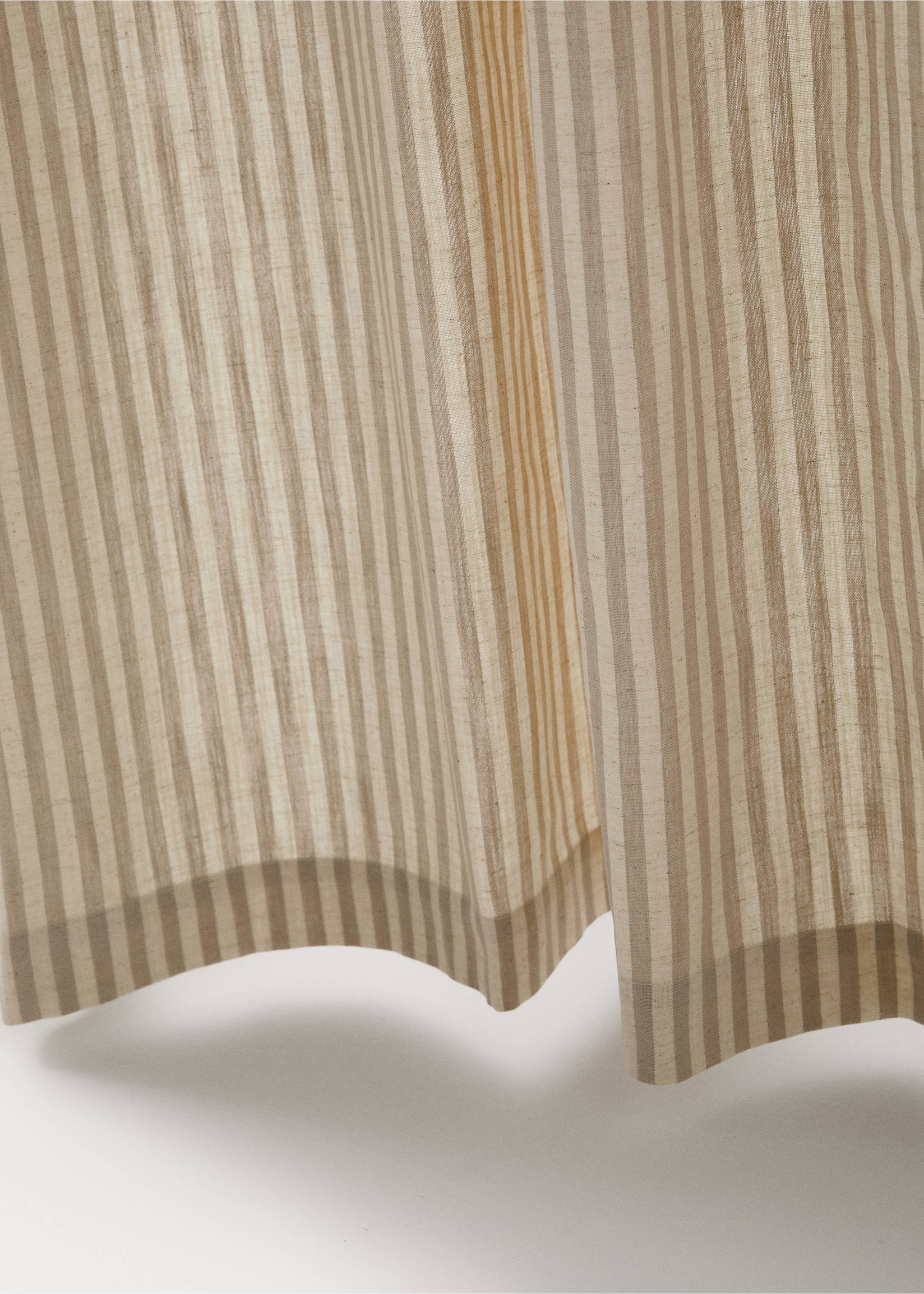 Cotton stripe curtain with medium opacity - Details of the article 4, Sand. Ref: 37031514-00.