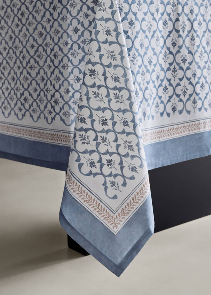 Lattice print cotton tablecloth for 6 to 8 guests — Blue