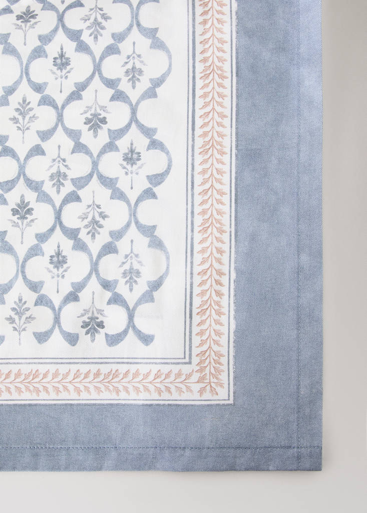 Lattice print cotton tablecloth for 6 to 8 guests — Blue
