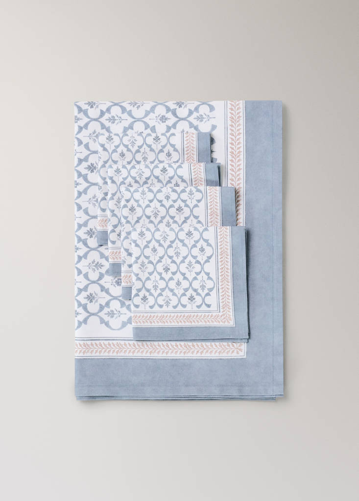 Lattice print cotton tablecloth for 6 to 8 guests — Blue