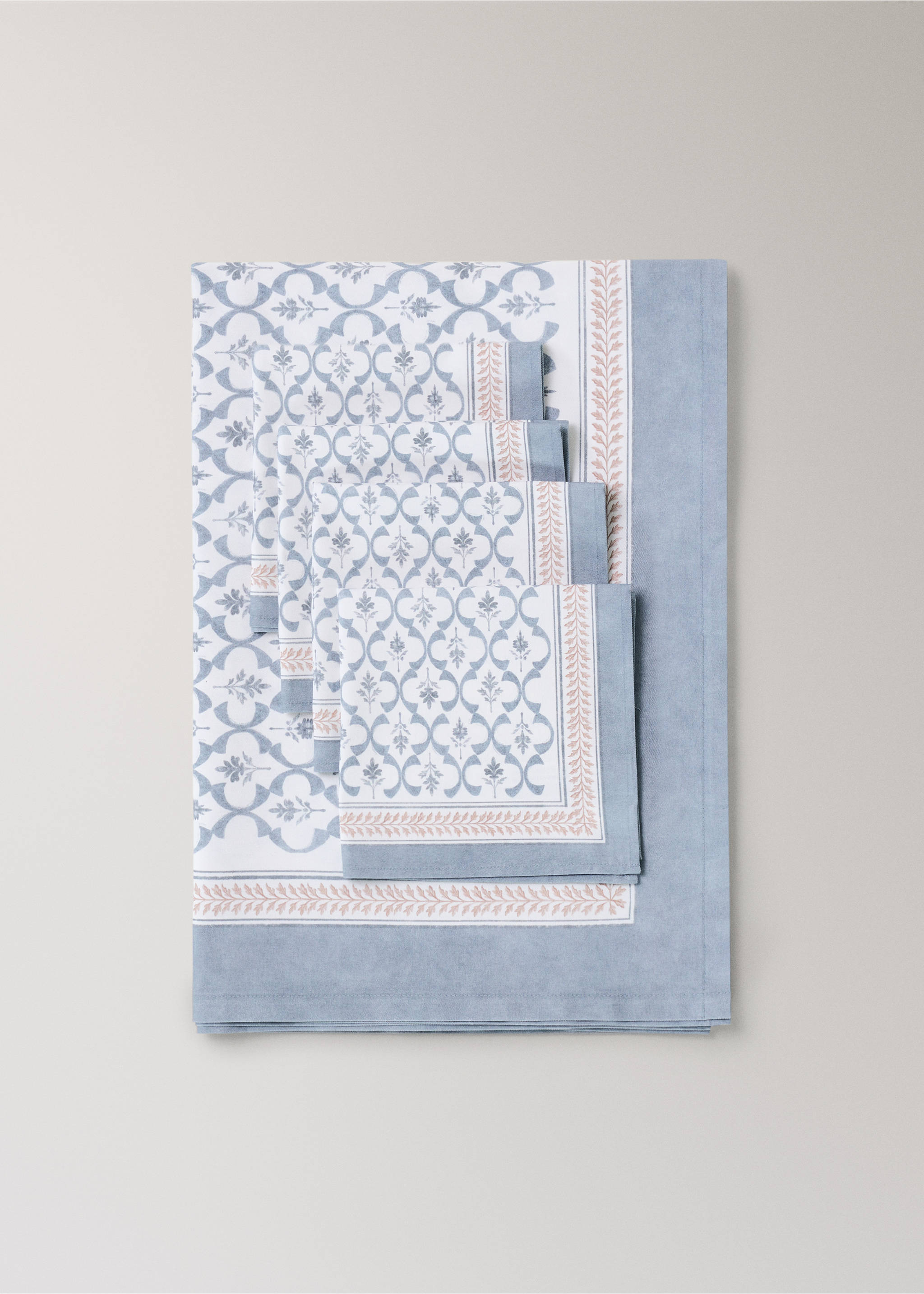 Lattice print cotton tablecloth for 4 to 6 people - Details of the article 4, Blue. Ref: 37031520-00.