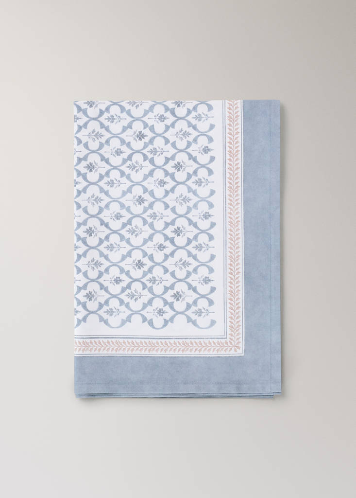 Lattice print cotton tablecloth for 6 to 8 guests — Blue