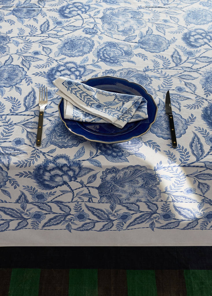 Floral print cotton tablecloth for 8 to 10 people — Blue