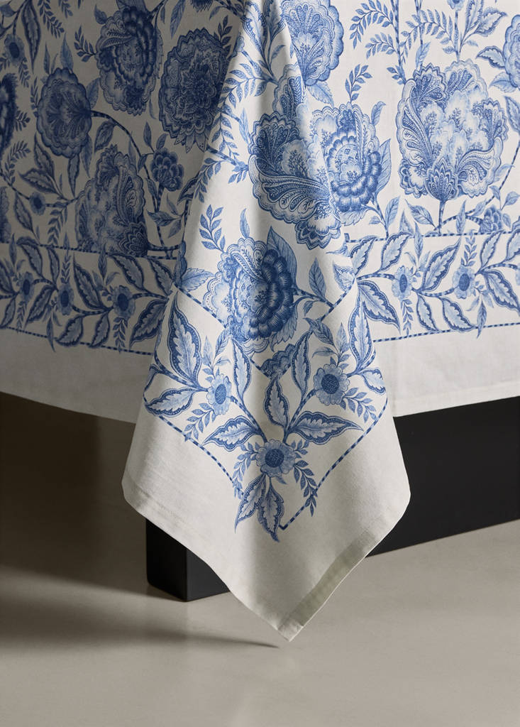 Floral print cotton tablecloth for 6 to 8 people — Blue