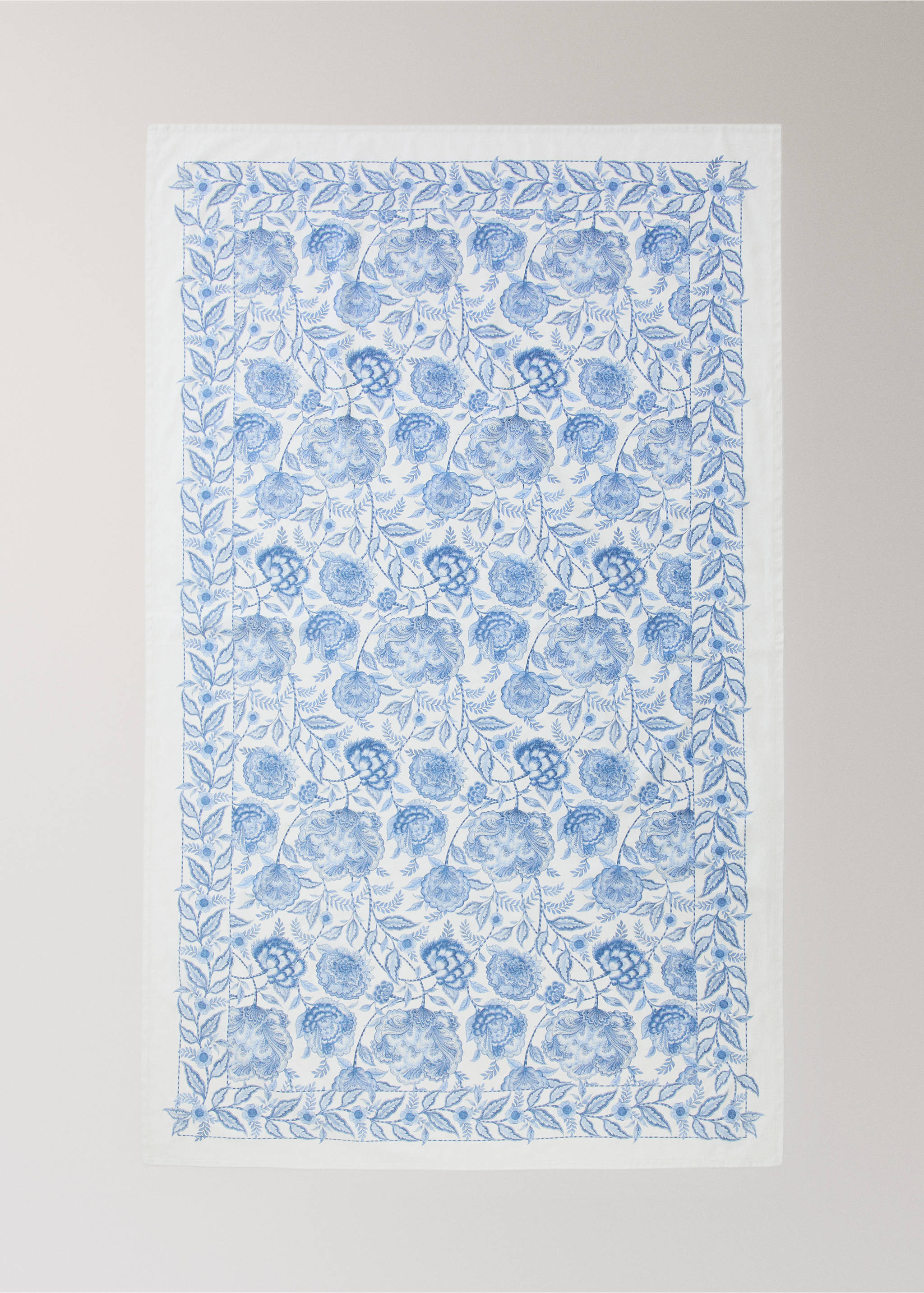 Floral print cotton tablecloth for 6 to 8 people - Details of the article 3, Blue. Ref: 37031523-00.