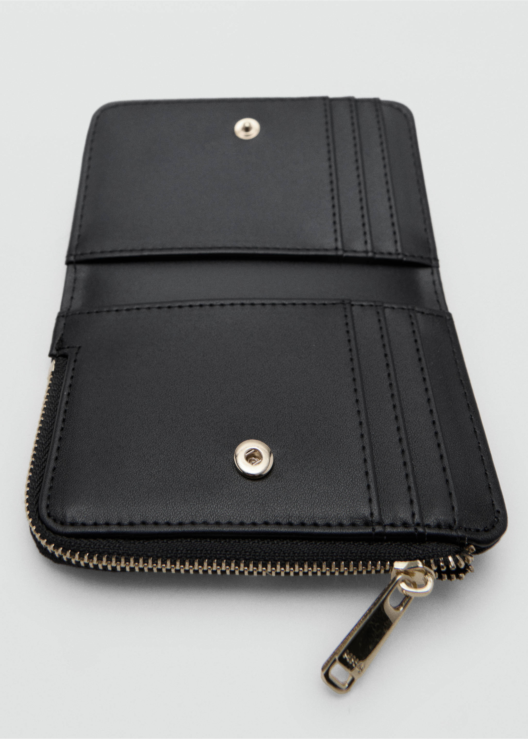 Medium braided wallet - Details of the article 1, Black. Ref: 37031552-00.