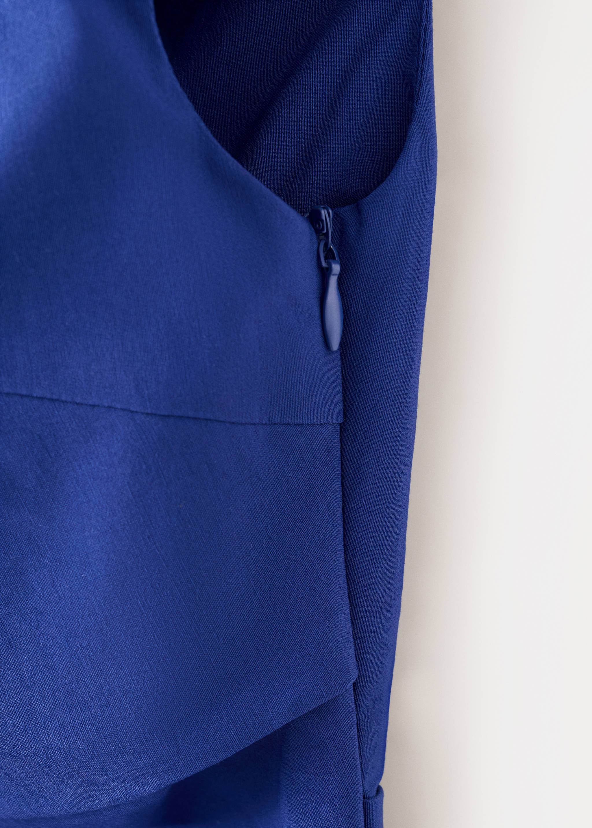 Robe col asymétrique avec détail nœud - Détail de l'article 8