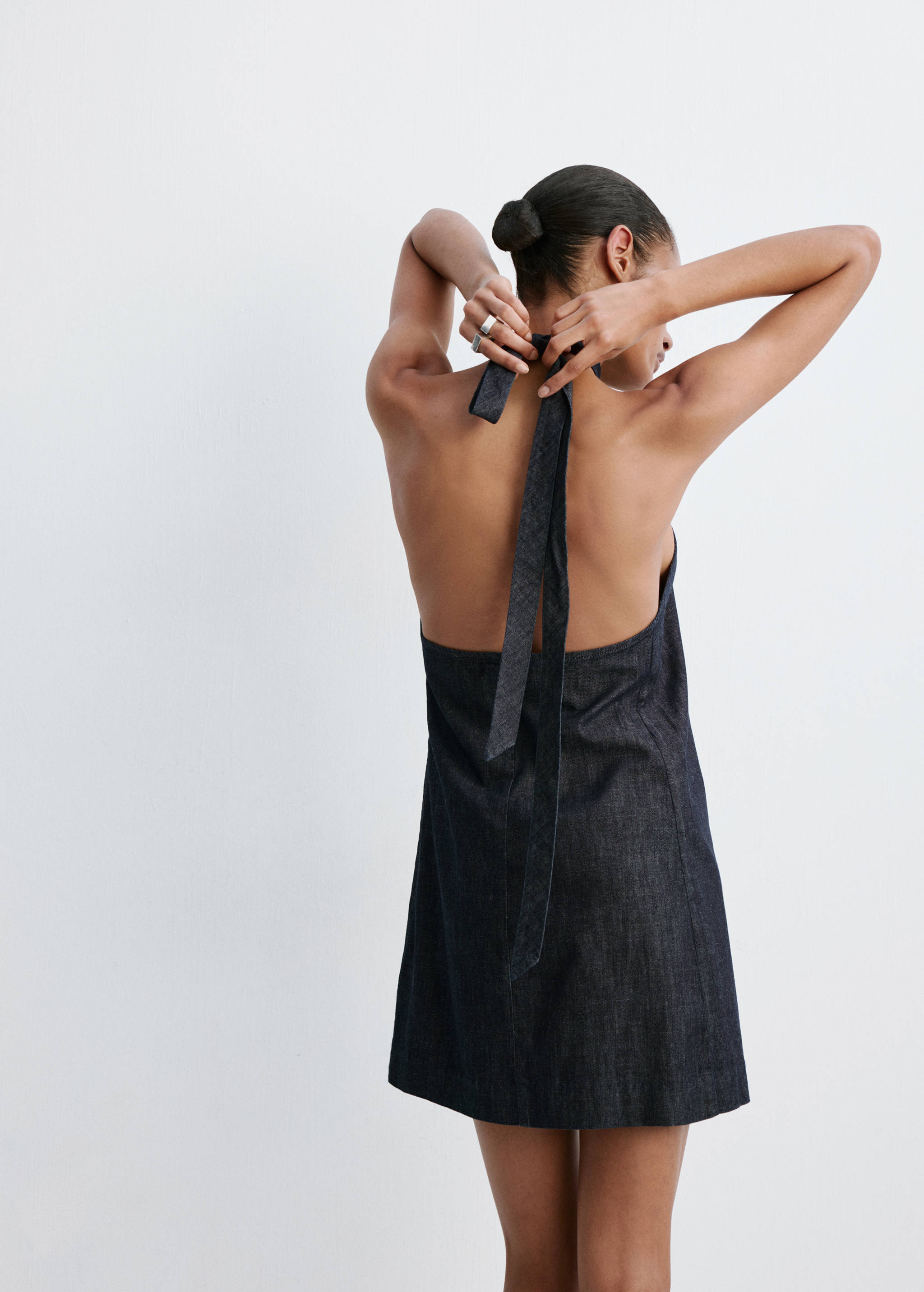 Halter denim dress - Reverse of the article