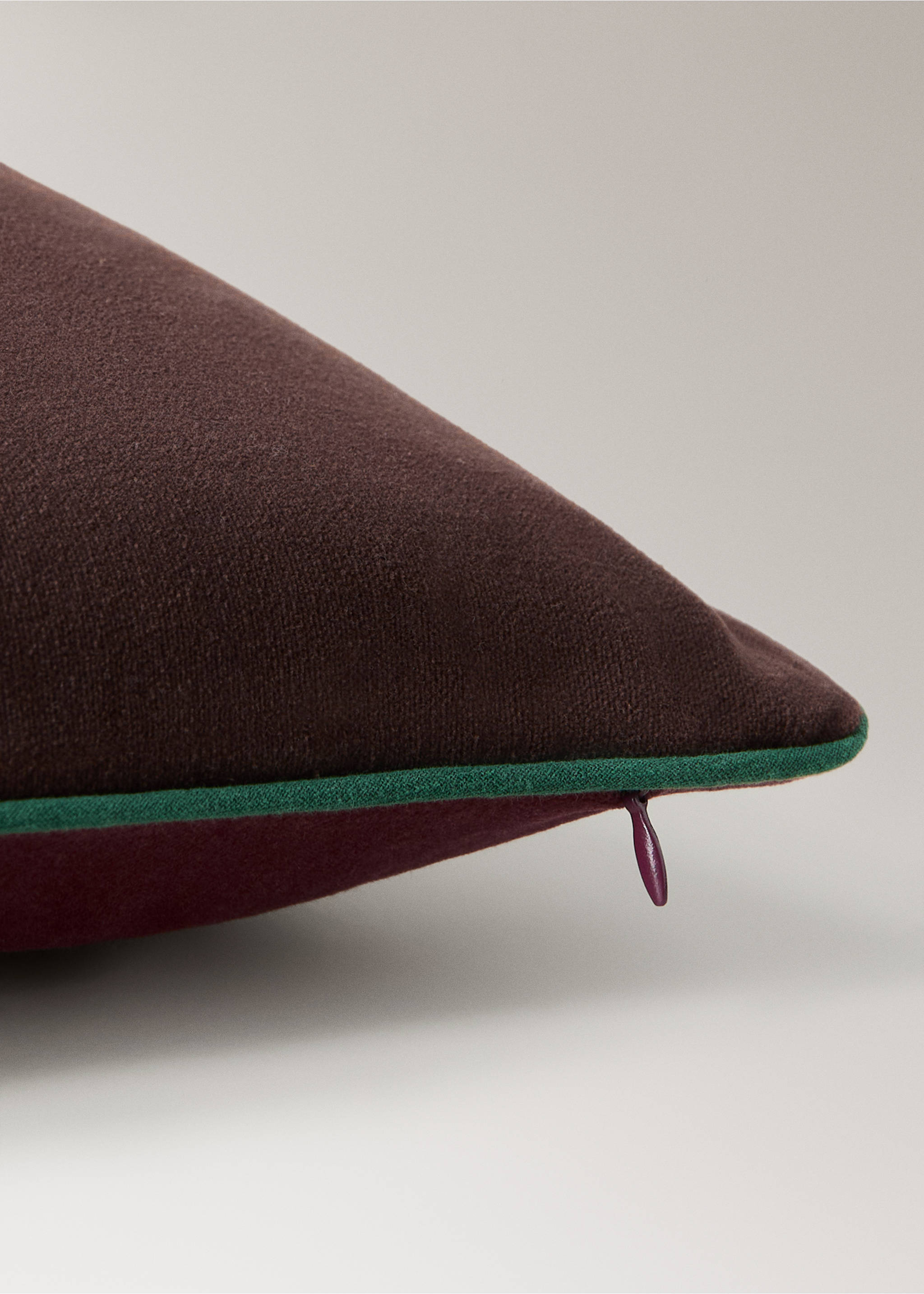 Reversible 100% cotton cushion cover 30x50 cm - Details of the article 2, Dark Red. Ref: 37032546-00.