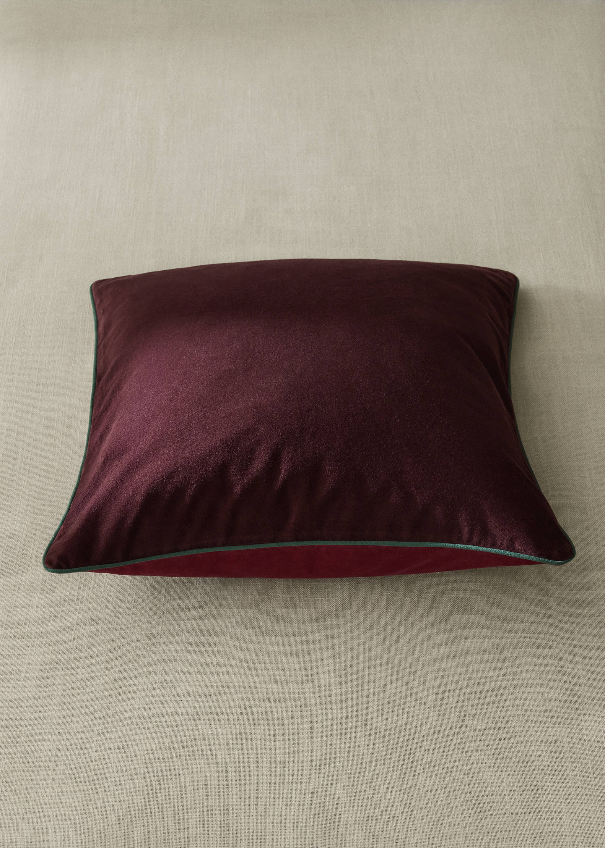 Reversible 100% cotton cushion cover 50x50 cm - General plane, Dark Red. Ref: 37032547-00.