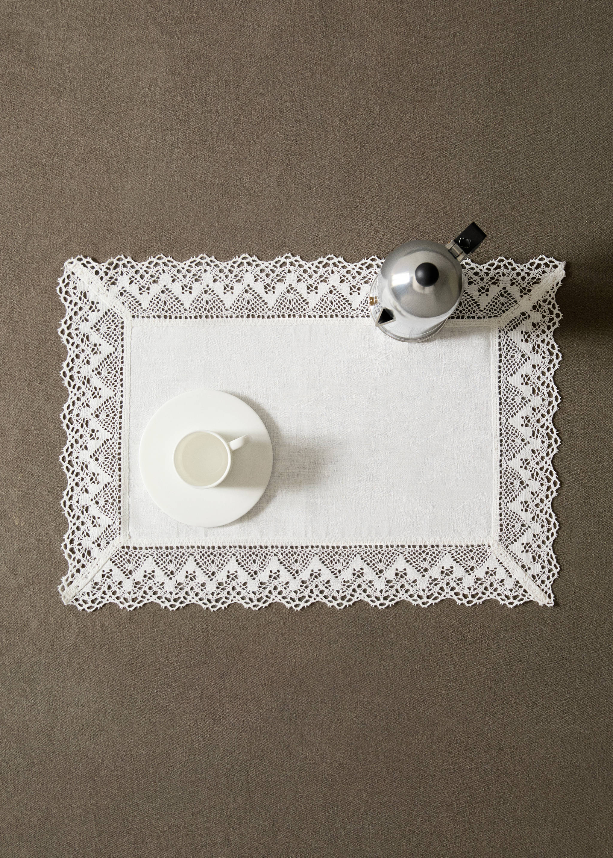 Floral jacquard linen placemat with lace trim - General plane