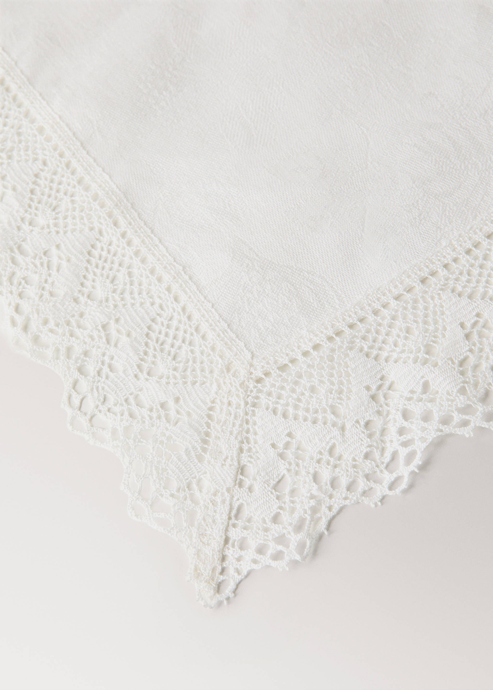 Floral jacquard linen placemat with lace trim - Details of the article 1