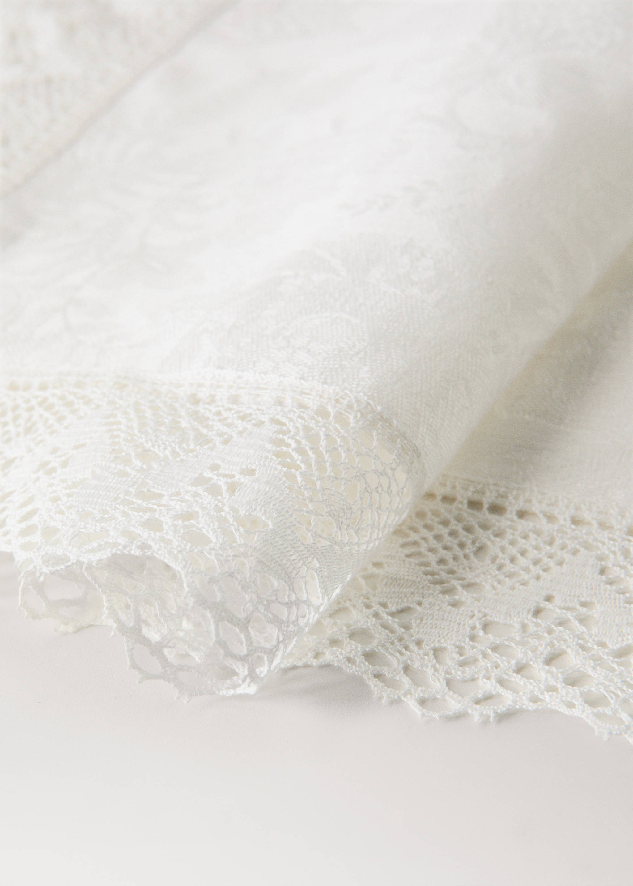 Floral jacquard linen placemat with lace trim - Details of the article 2