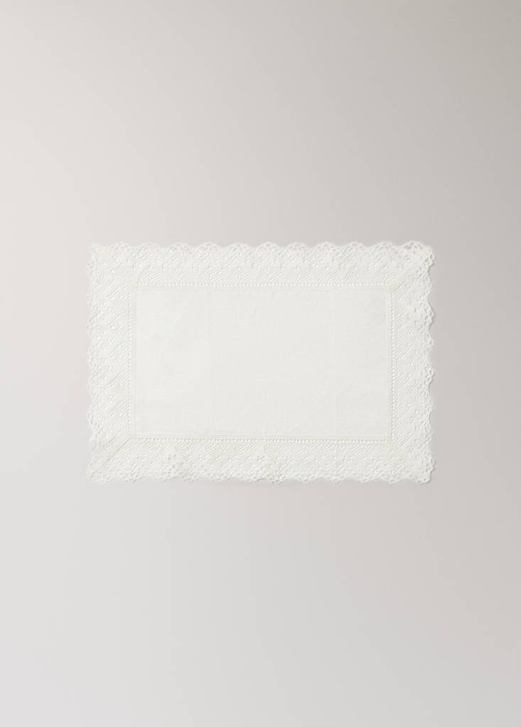 Floral jacquard linen placemat with lace trim — Off White