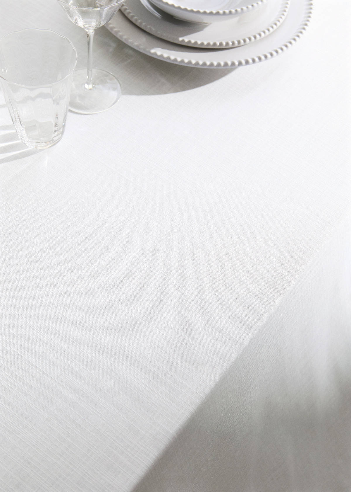 Round cotton hemstitch tablecloth for 8 to 10 people — White