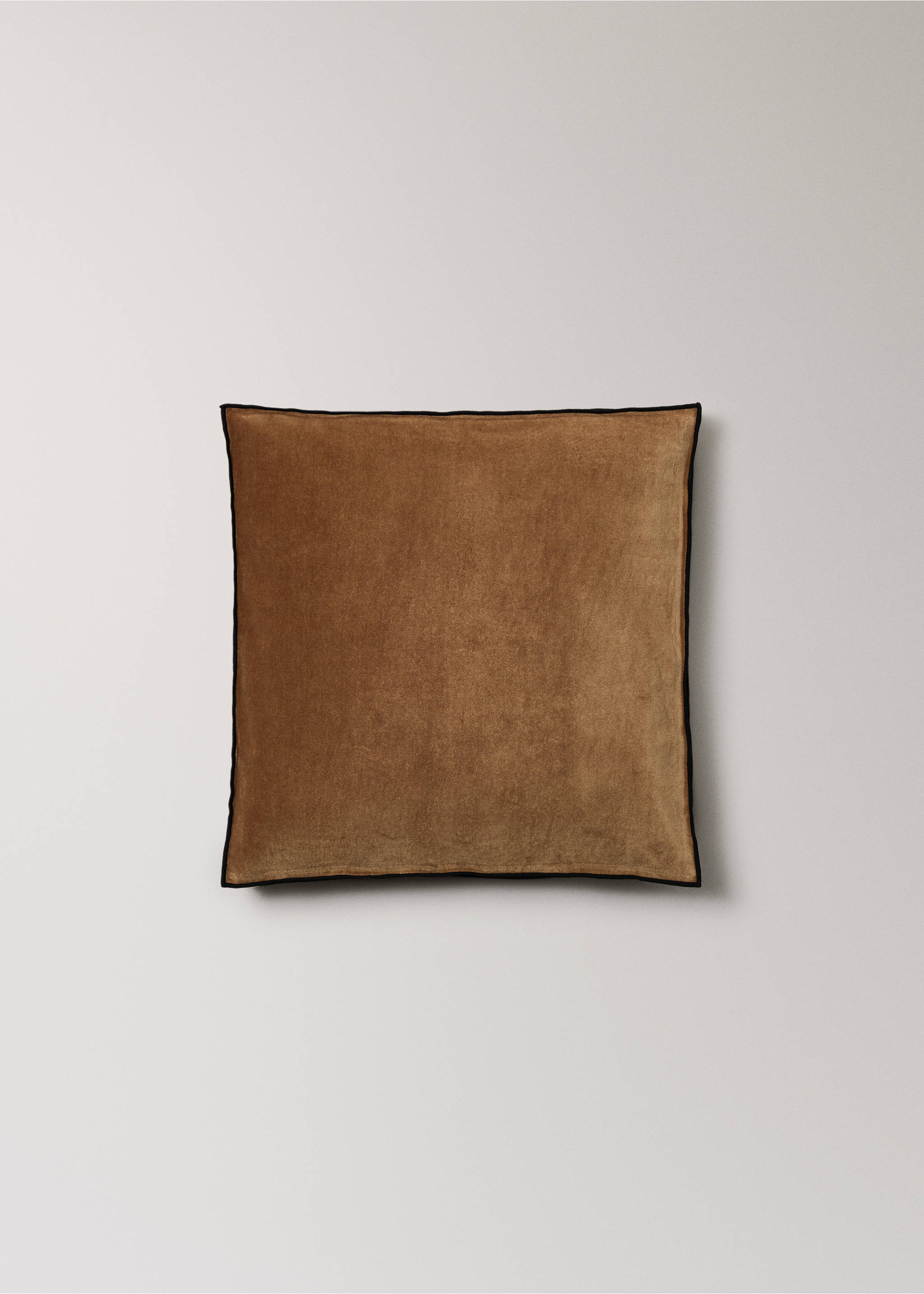 Funda coixí 100% cotó vellut 45x45 cm - Article sense model, Ocre. Ref: 37032550-00.