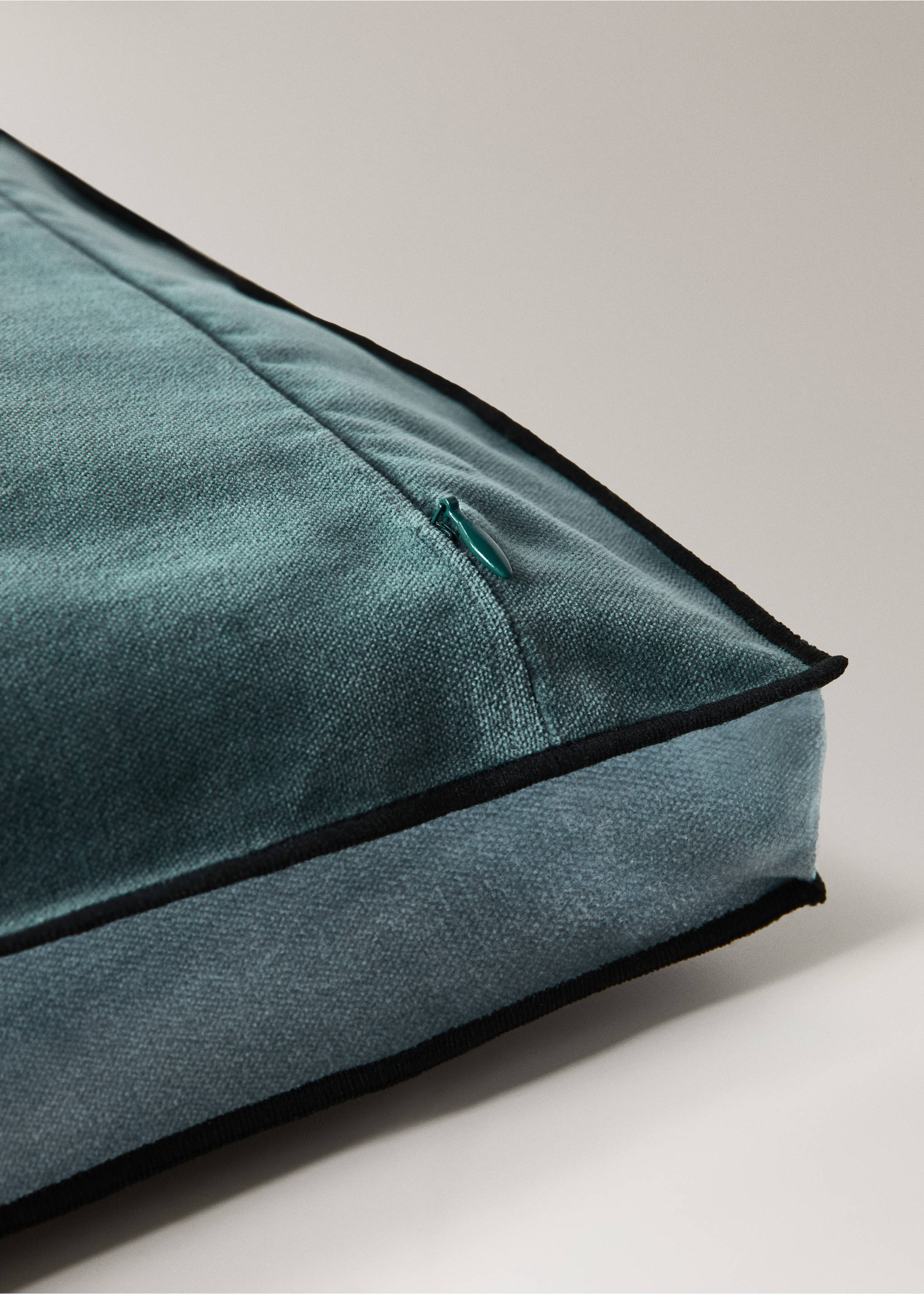 100% cotton velvet cushion cover 45x45 cm - Details of the article 2, Petrol Blue. Ref: 37032550-00.