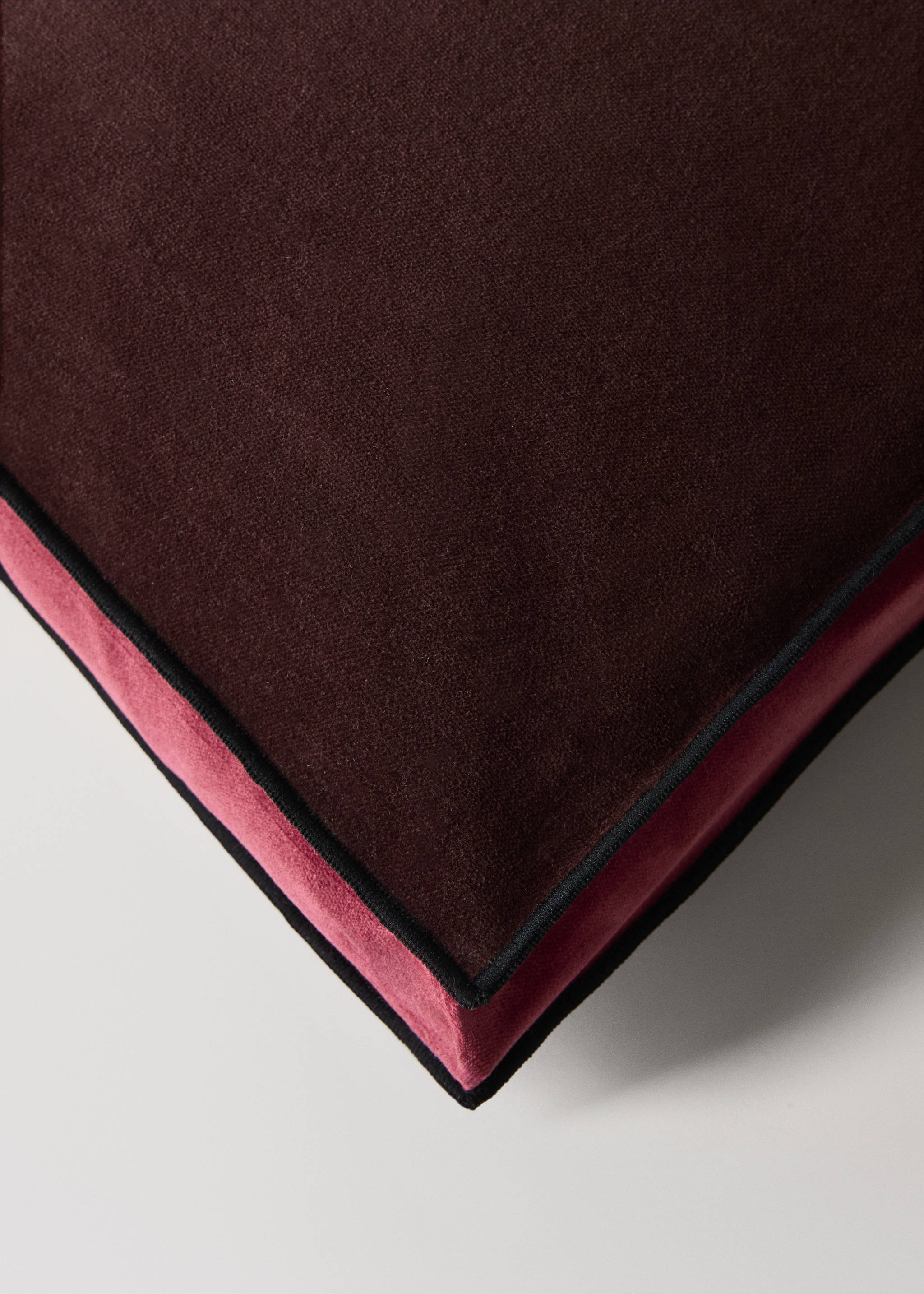 100% cotton velvet cushion cover 45x45 cm - Details of the article 1, Dark Red. Ref: 37032550-00.