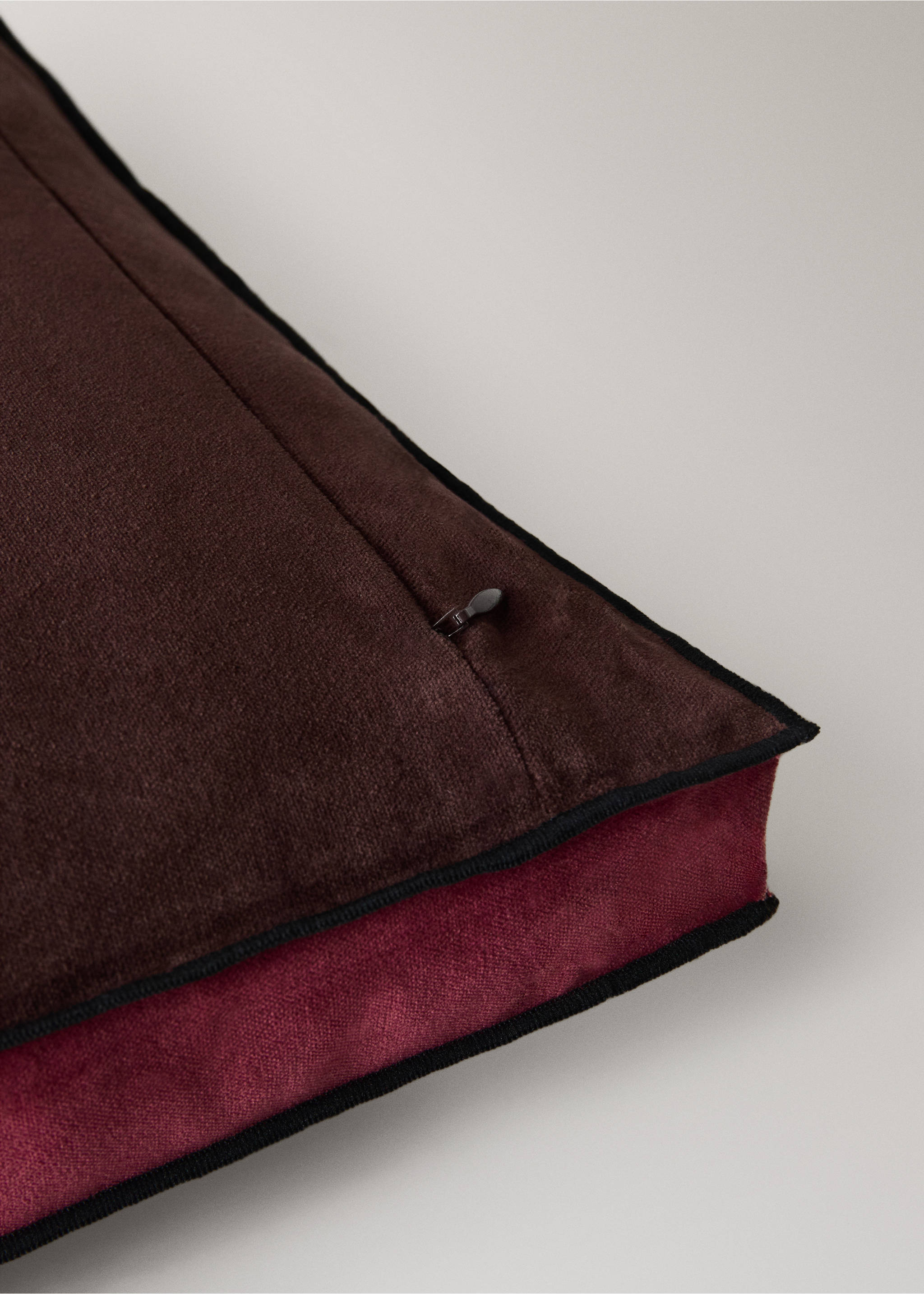 100% cotton velvet cushion cover 45x45 cm - Details of the article 2, Dark Red. Ref: 37032550-00.