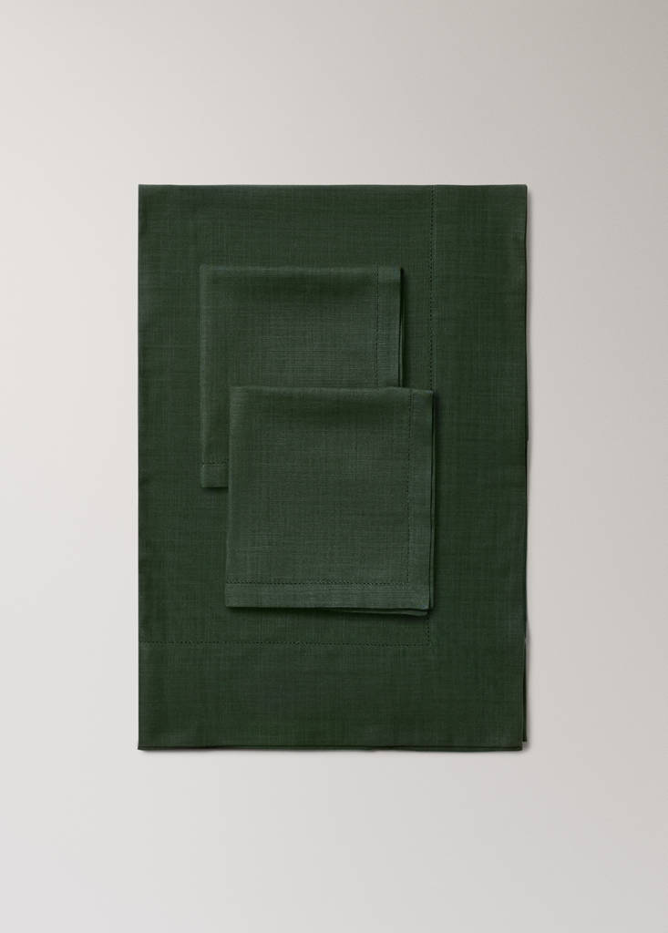 Round cotton hemstitch tablecloth for 8 to 10 people — Green