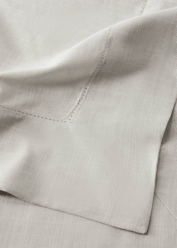 Round cotton hemstitch tablecloth for 8 to 10 people — Light/Pastel Brown