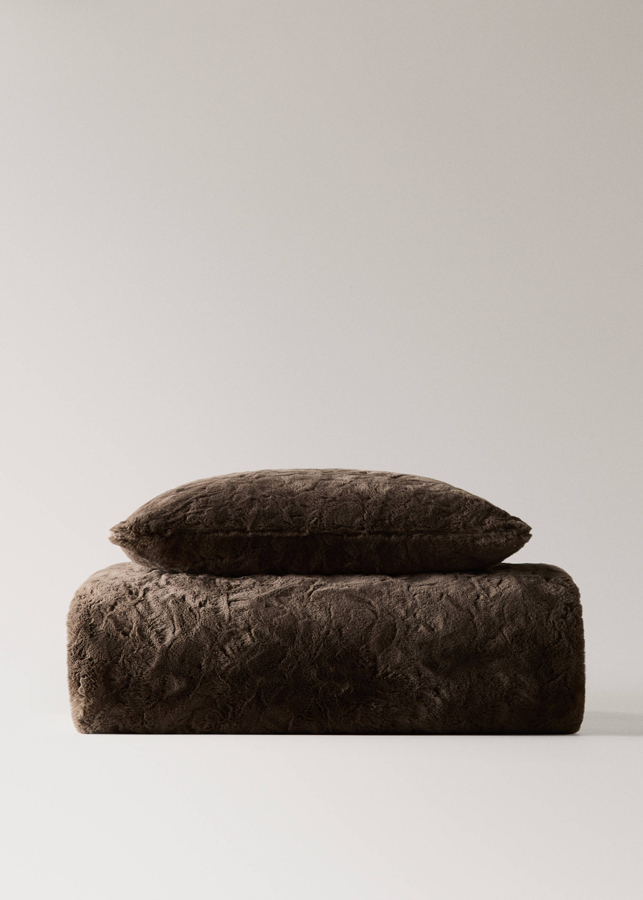 Large faux-fur textured blanket - Details of the article 4