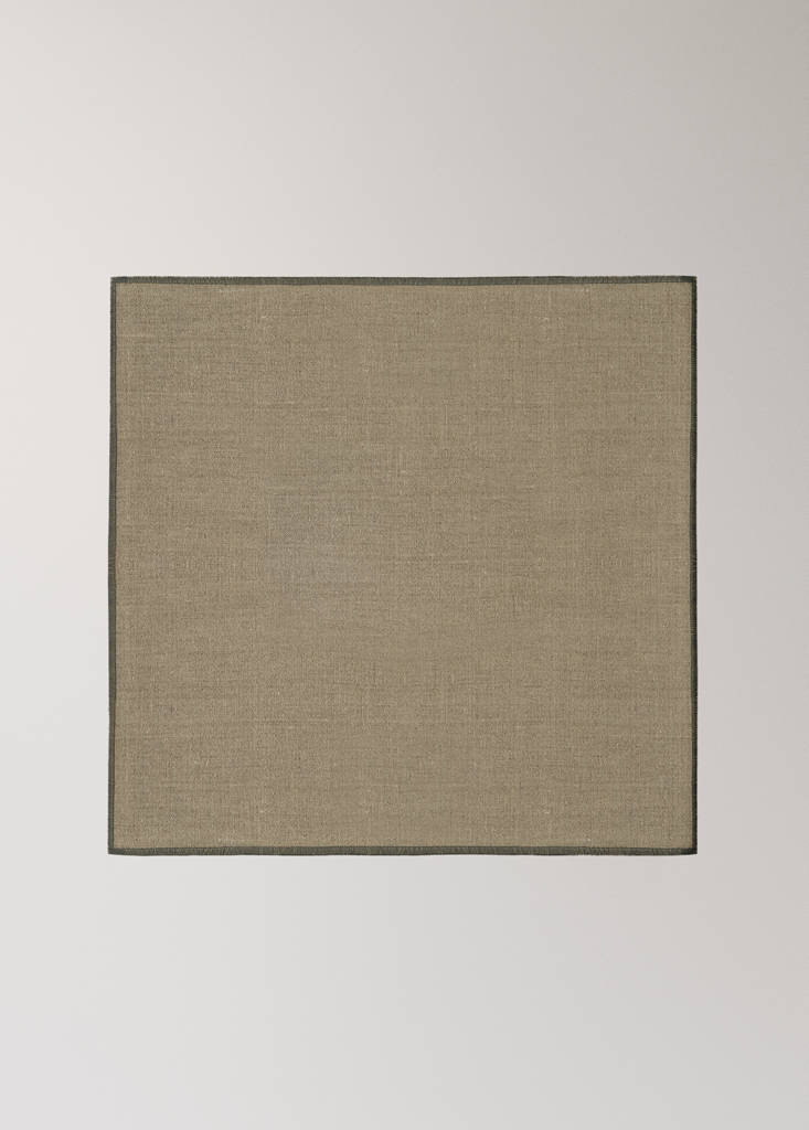 Linen napkins with contrasting overlock — Light/Pastel Brown