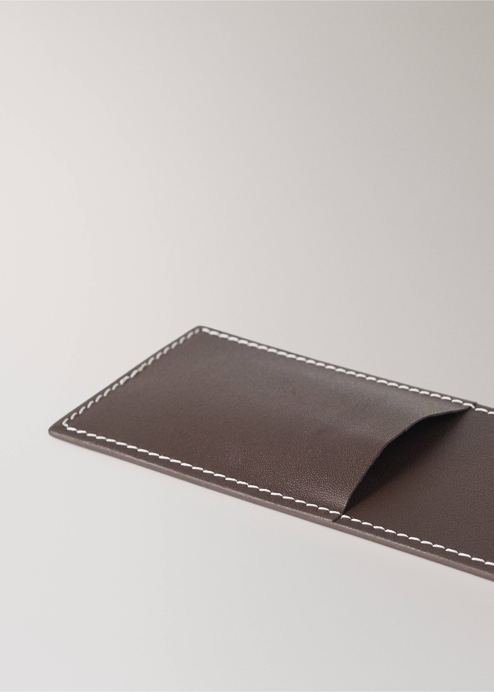 100% leather pocket square - Details of the article 1, Brown. Ref: 37032560-00.