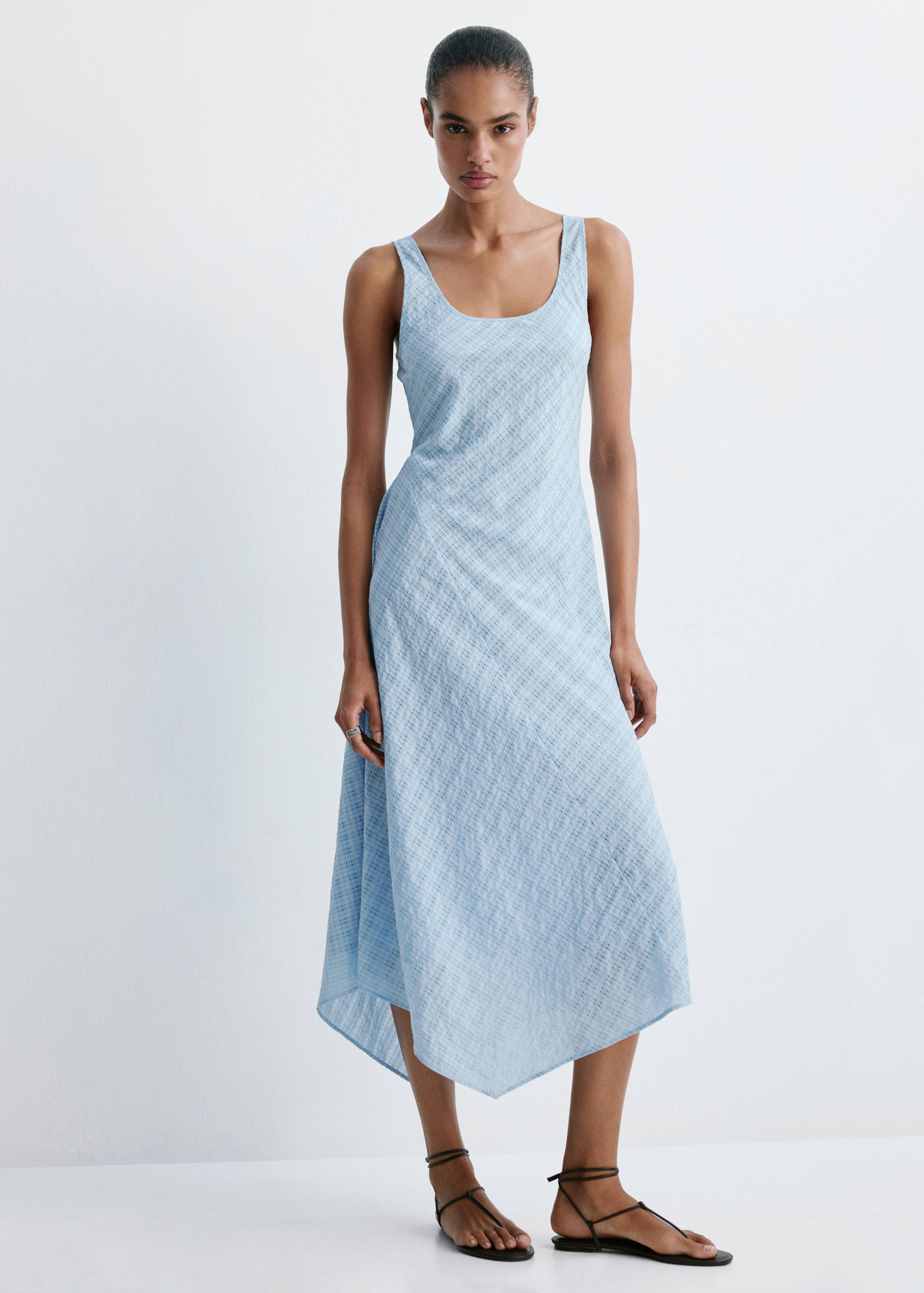 what is a midi dress Maxi vs. Dress: Fashion Debate flattering bust seams 8 Ways To Style The