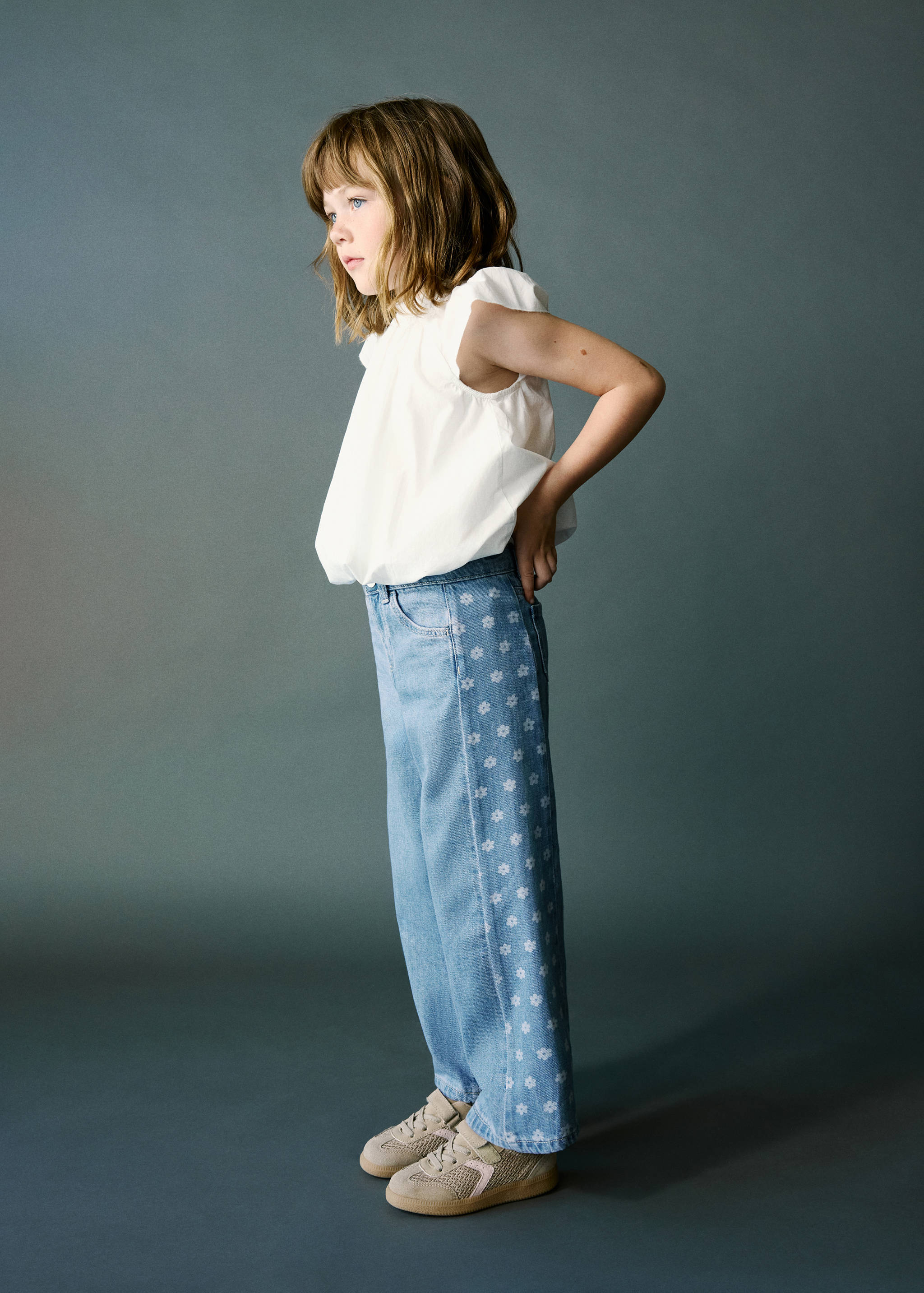 Straight-leg jeans with floral pattern - General plane
