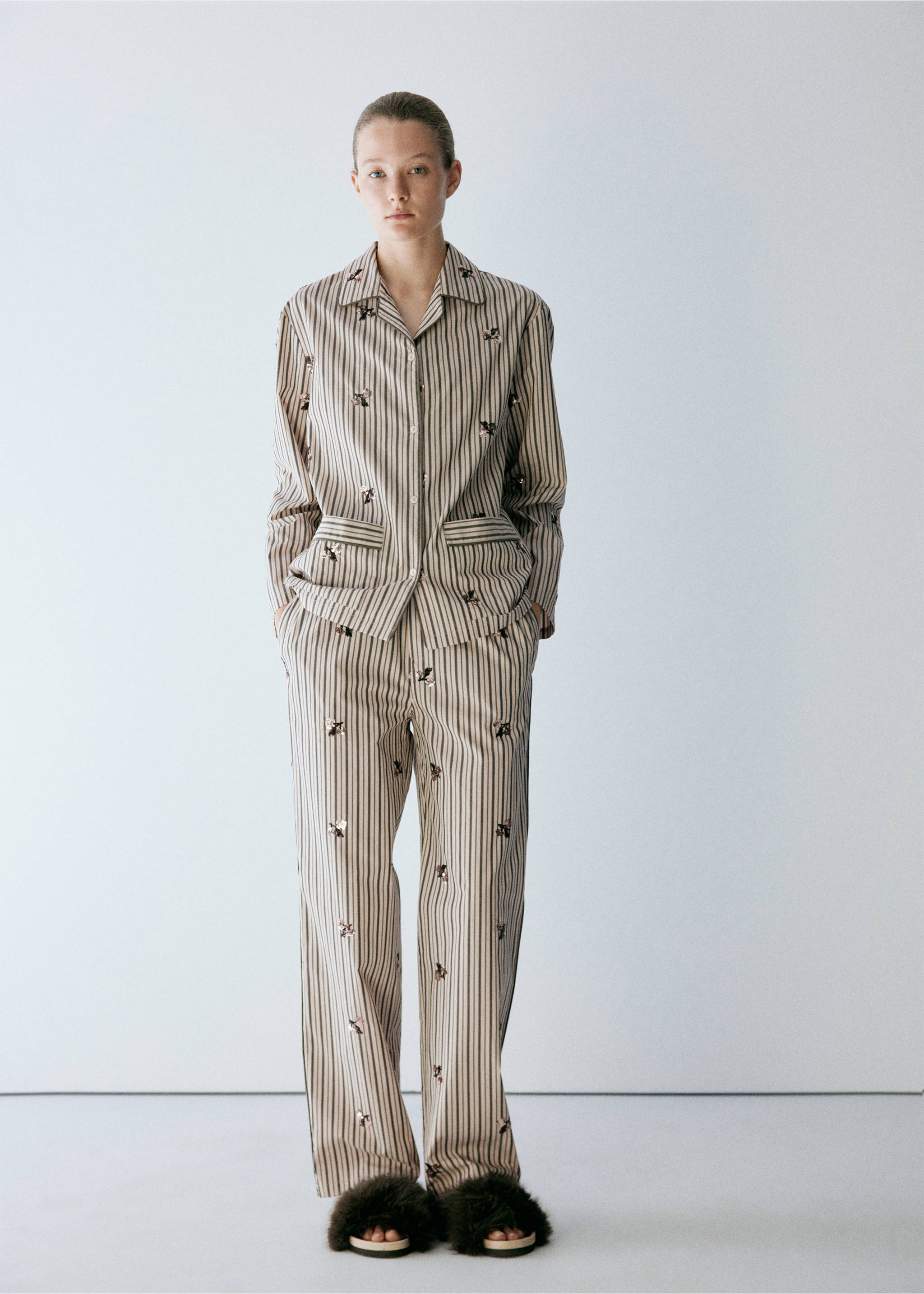 Striped pyjama trousers with embroidered flowers and sequins - General plane, Sand. Ref: 37032919-00.