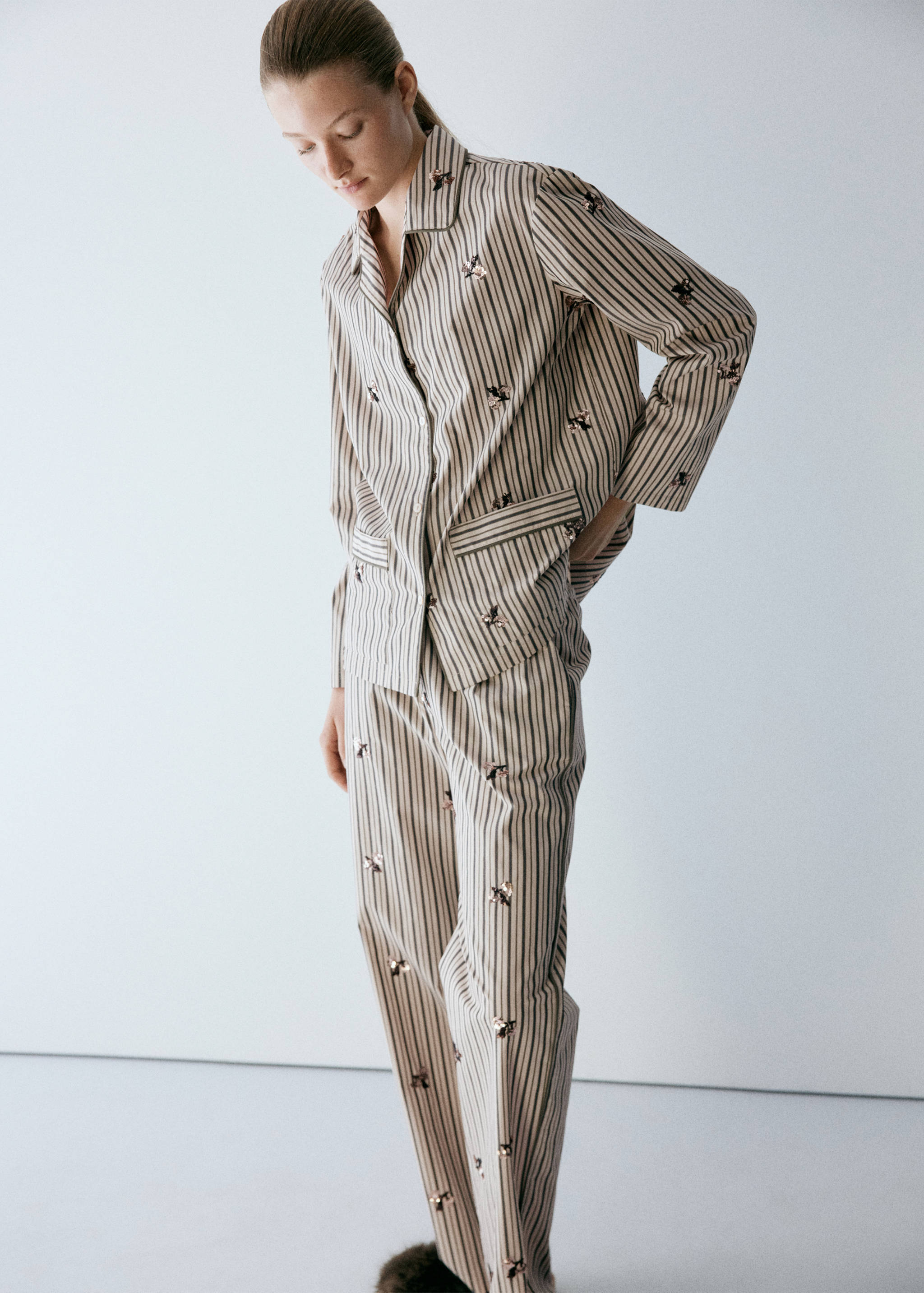 Striped pyjama trousers with embroidered flowers and sequins - Details of the article 3