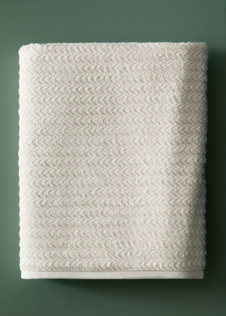Jacquard herringbone bath towel — Ecru