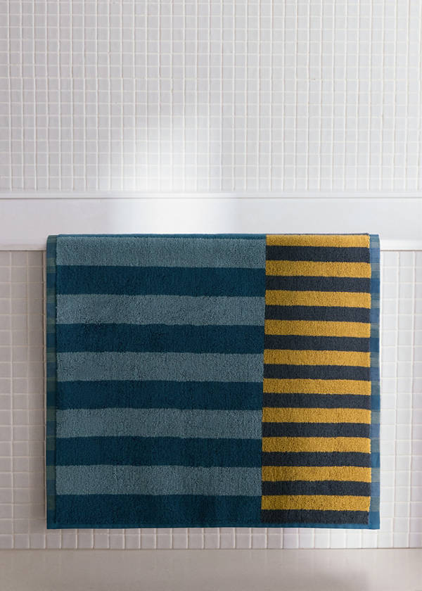 Cotton striped bath rug — Blue