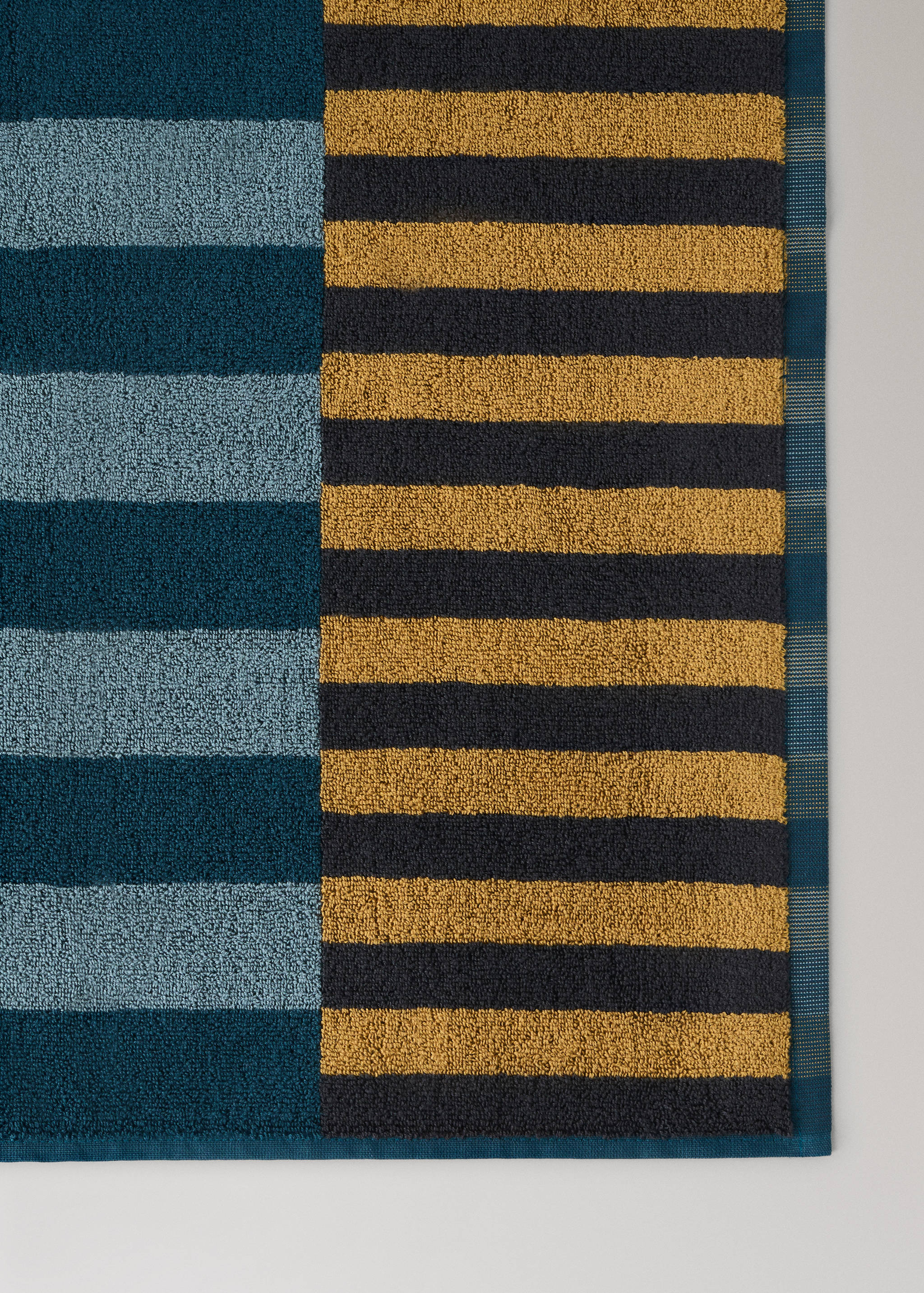 Cotton striped bath rug - Details of the article 1