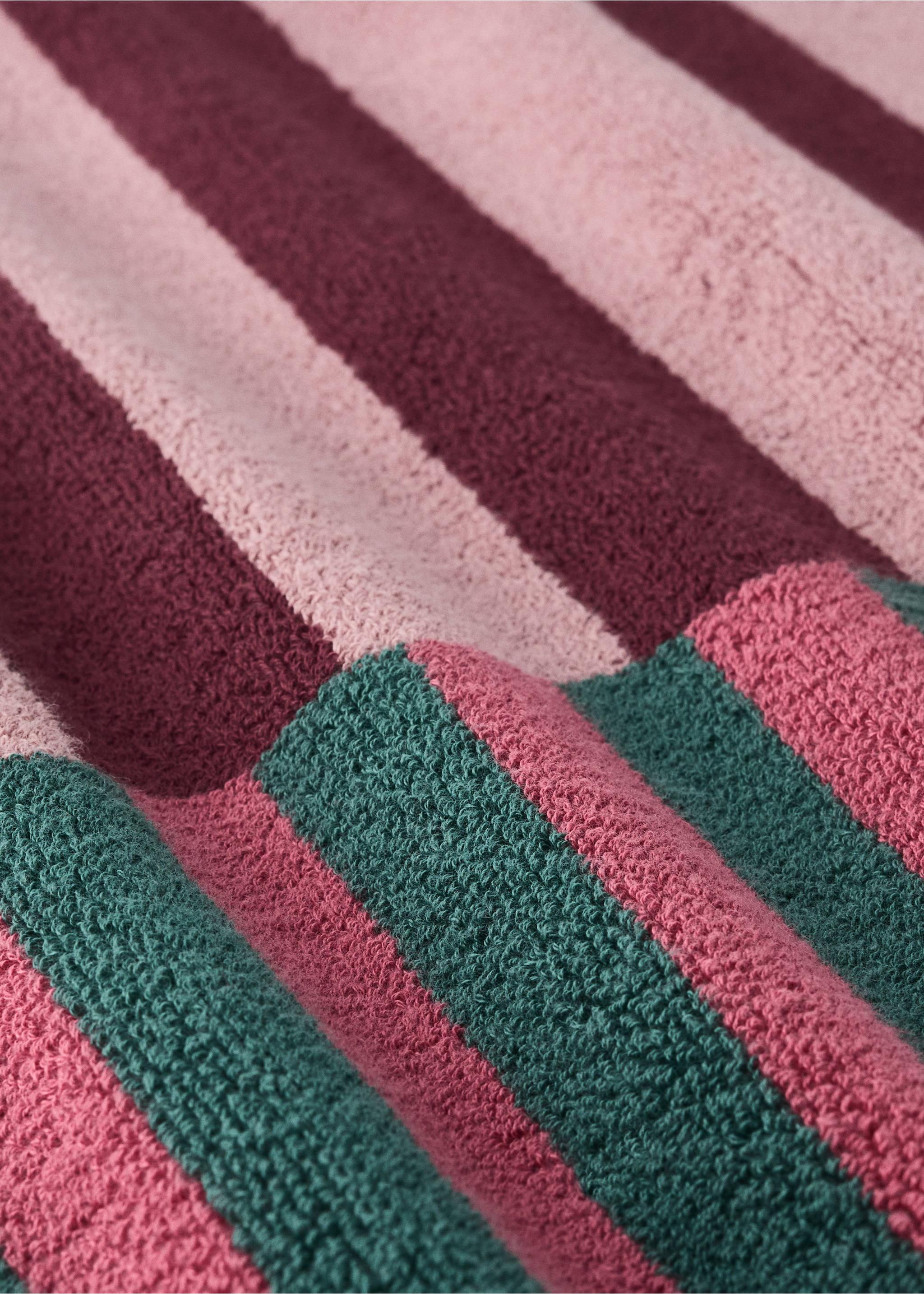Cotton striped bath rug - Details of the article 2, Burgundy. Ref: 37032927-00.