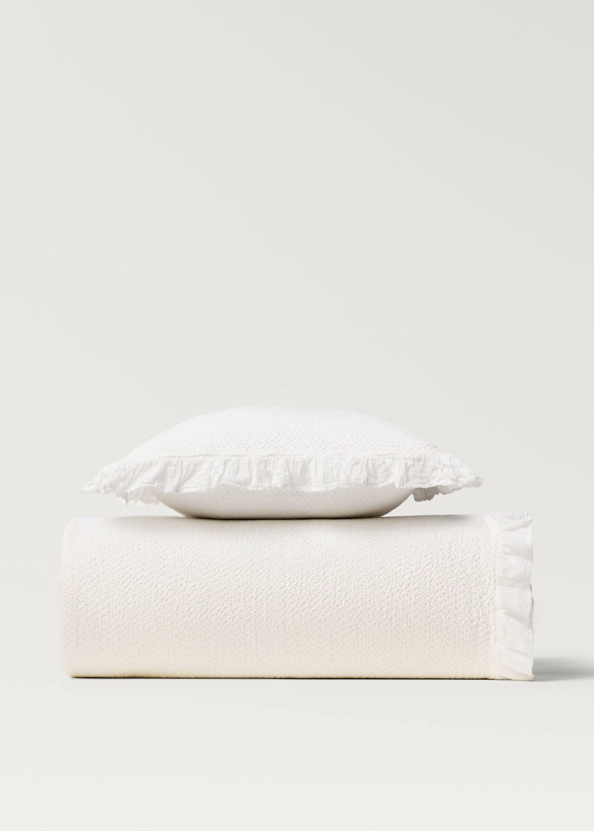 Tagesdecke aus Baumwolle mit Rüschen für 180/200 cm Bett — Ecru