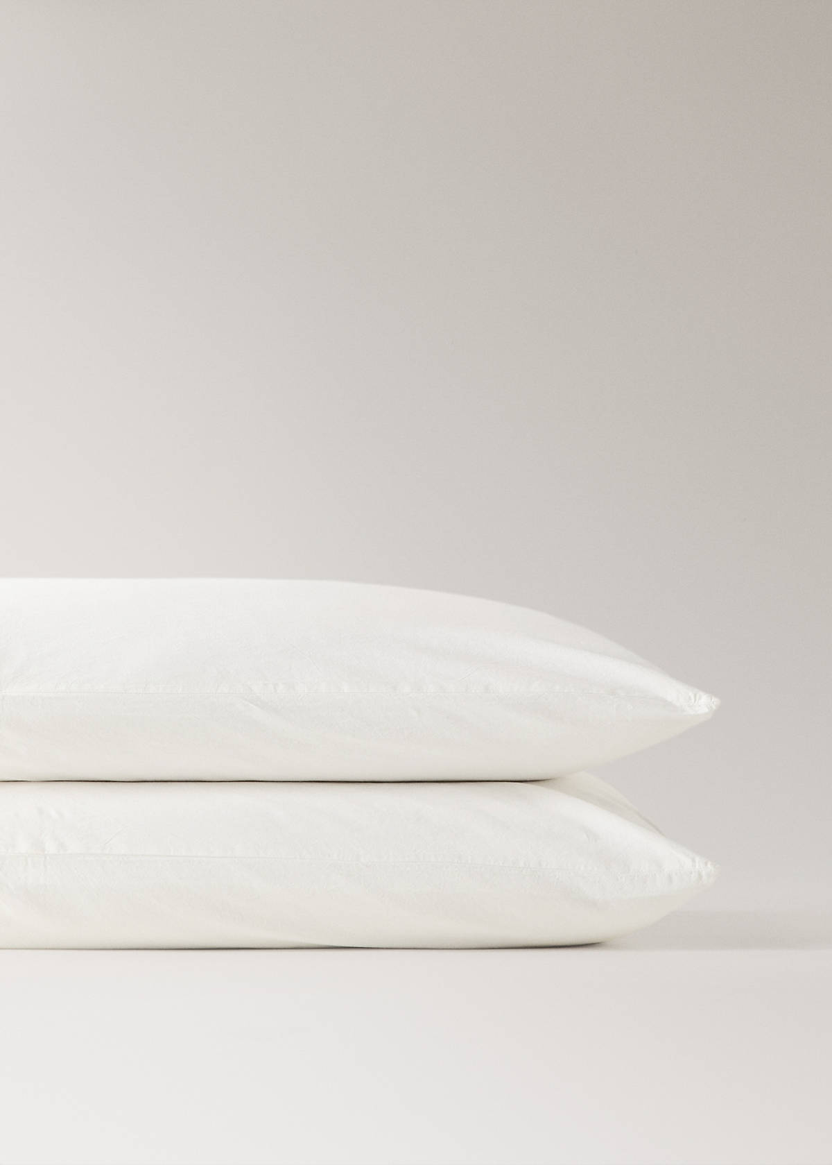 Two washed cotton pillowcases with frayed gauze frill 50x75 cm — Ecru