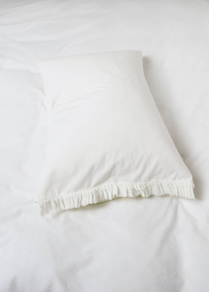 Two washed cotton pillowcases with frayed gauze frill 50x75 cm — Ecru