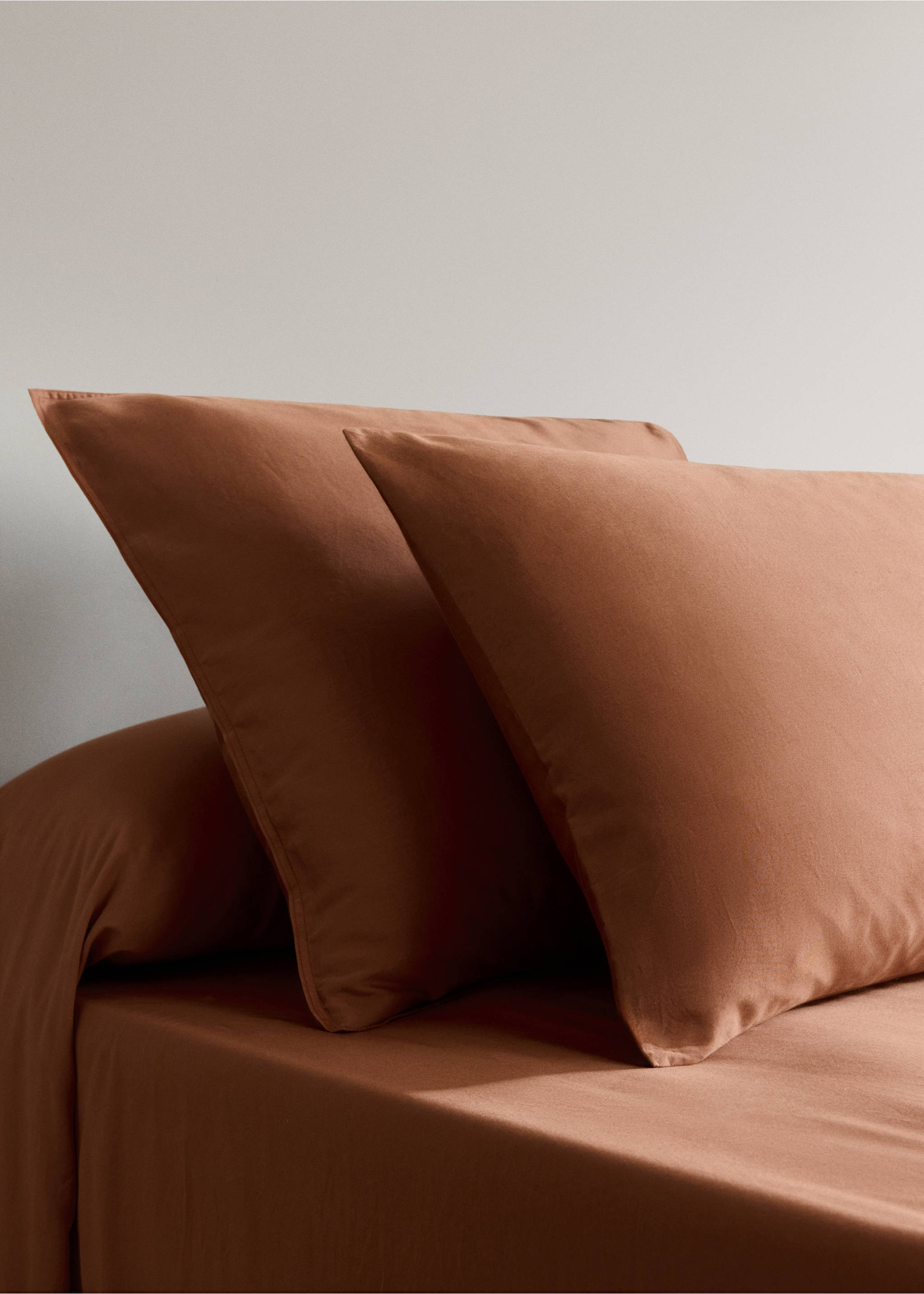 100% cotton satin pillowcase 50x75 cm - General plane, Caramel. Ref: 37032934-00.
