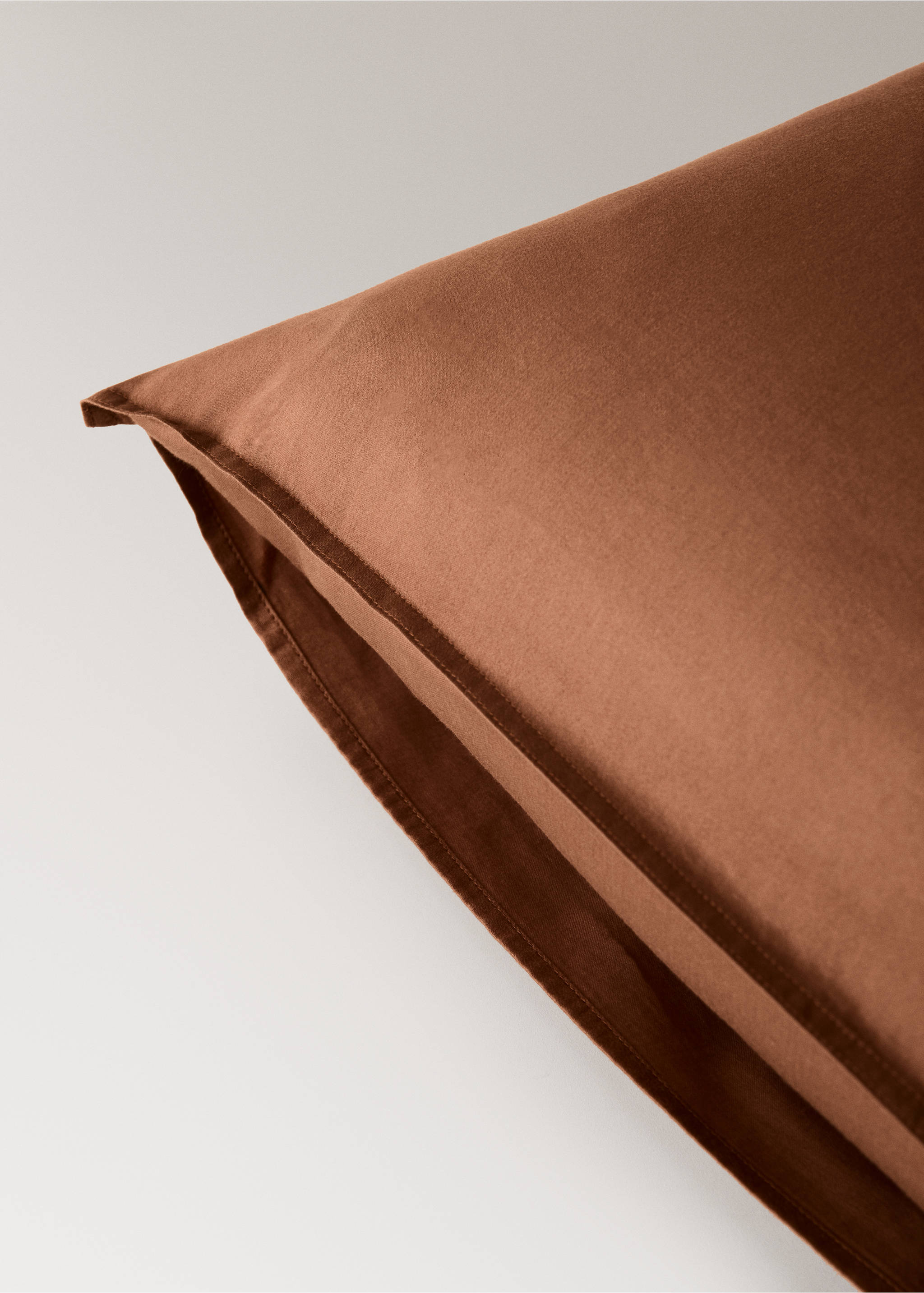 100% cotton satin pillowcase 50x75 cm - Details of the article 1, Caramel. Ref: 37032934-00.