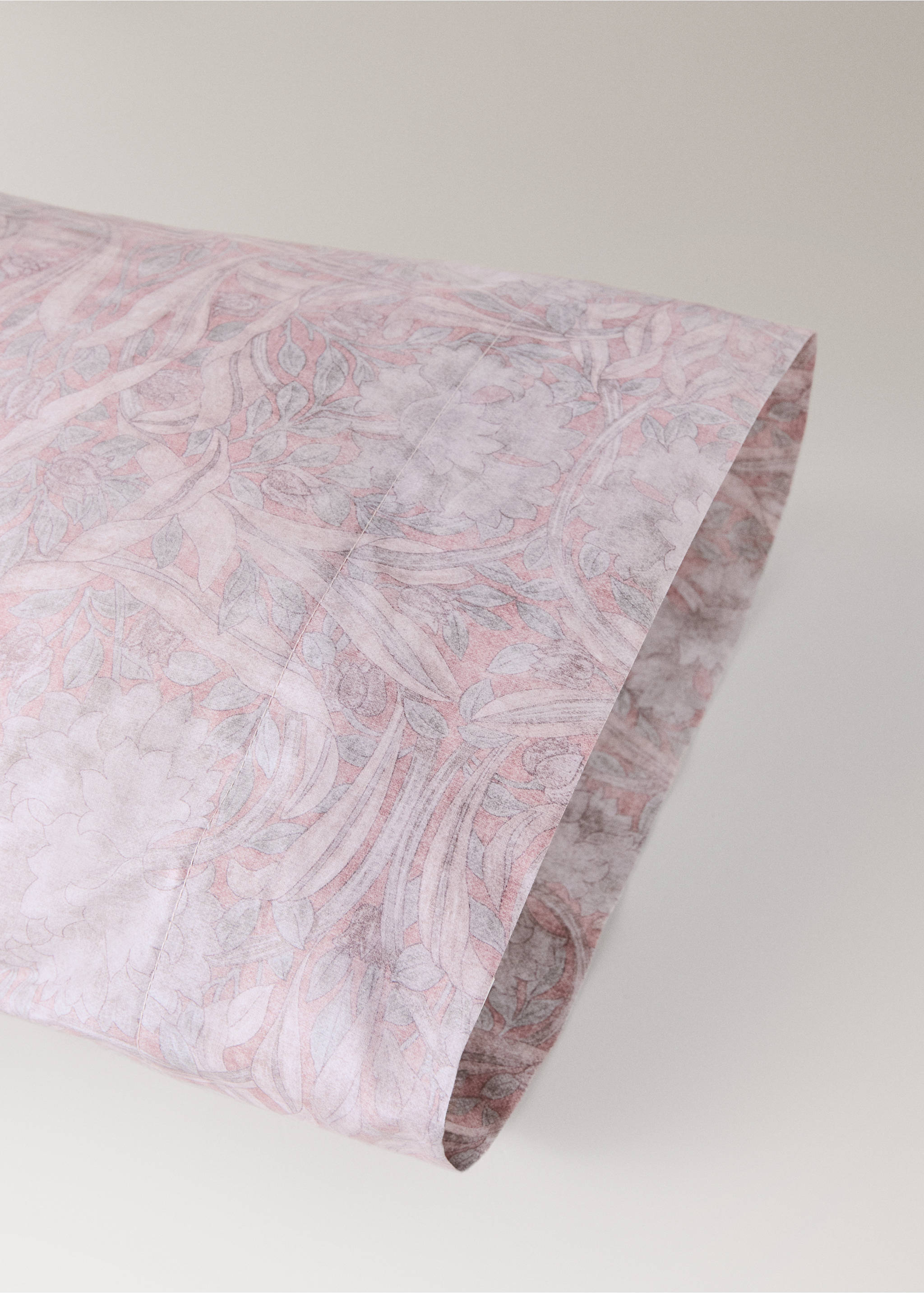 Decorative floral print 200 thread count percale cotton pillow cover - Details of the article 1, Pale Pink. Ref: 37032945-00.