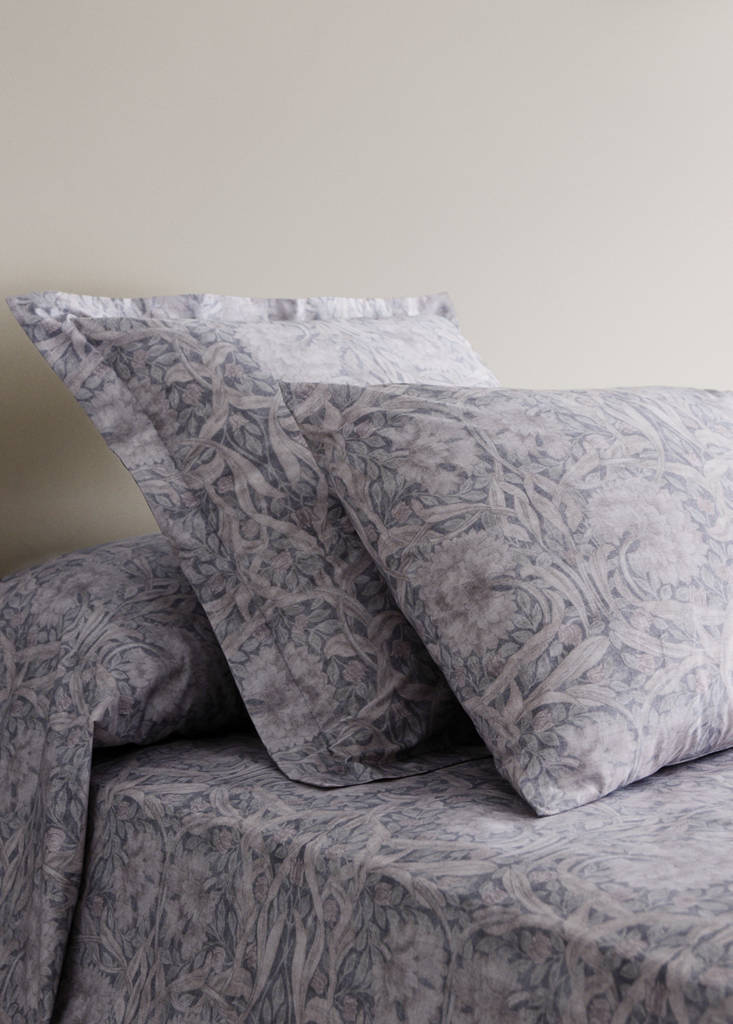 Two 200 thread count cotton percale pillowcases with floral print 50x75 cm — Dark Grey
