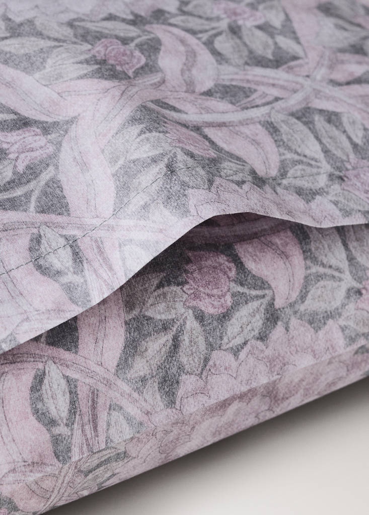 Two 200 thread count cotton percale pillowcases with floral print 50x75 cm — Dark Grey
