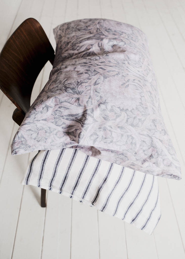 Two 200 thread count cotton percale pillowcases with floral print 50x75 cm — Dark Grey