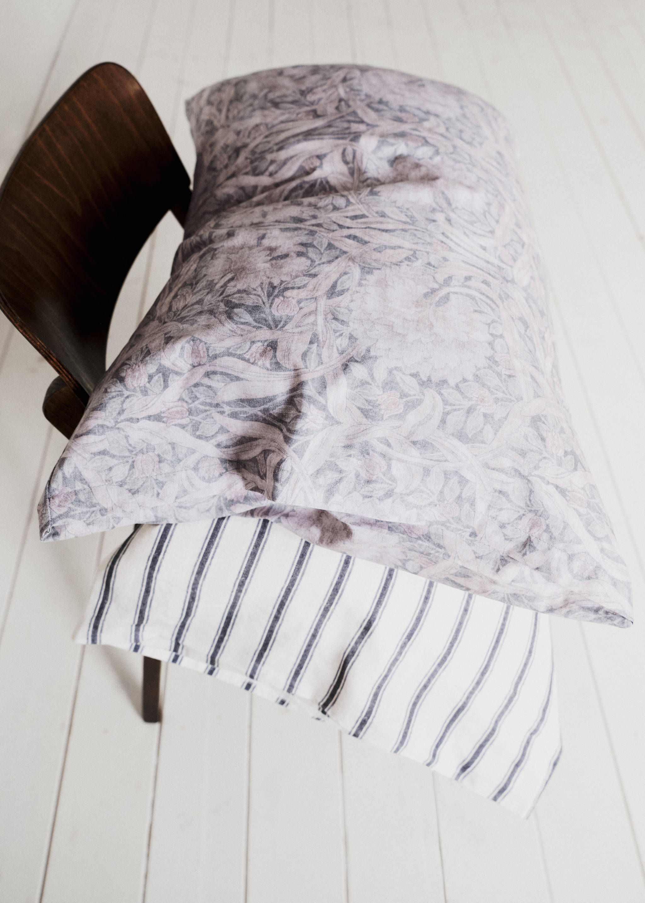 Two 200 thread count cotton percale pillowcases with floral print 50x75 cm - Details of the article 5