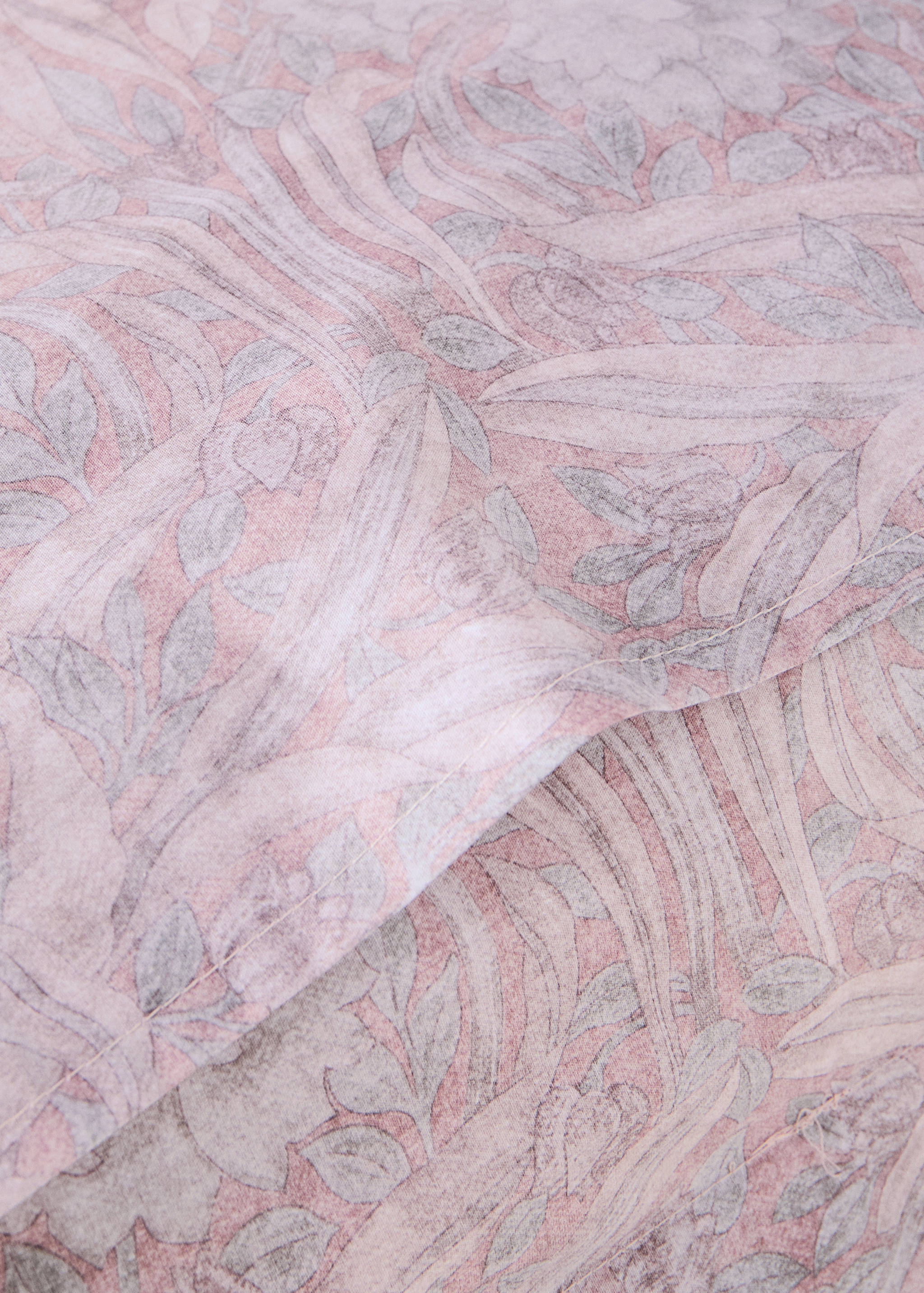 Two decorative floral print 200 thread count percale cotton pillow covers 60x60 cm - Details of the article 2