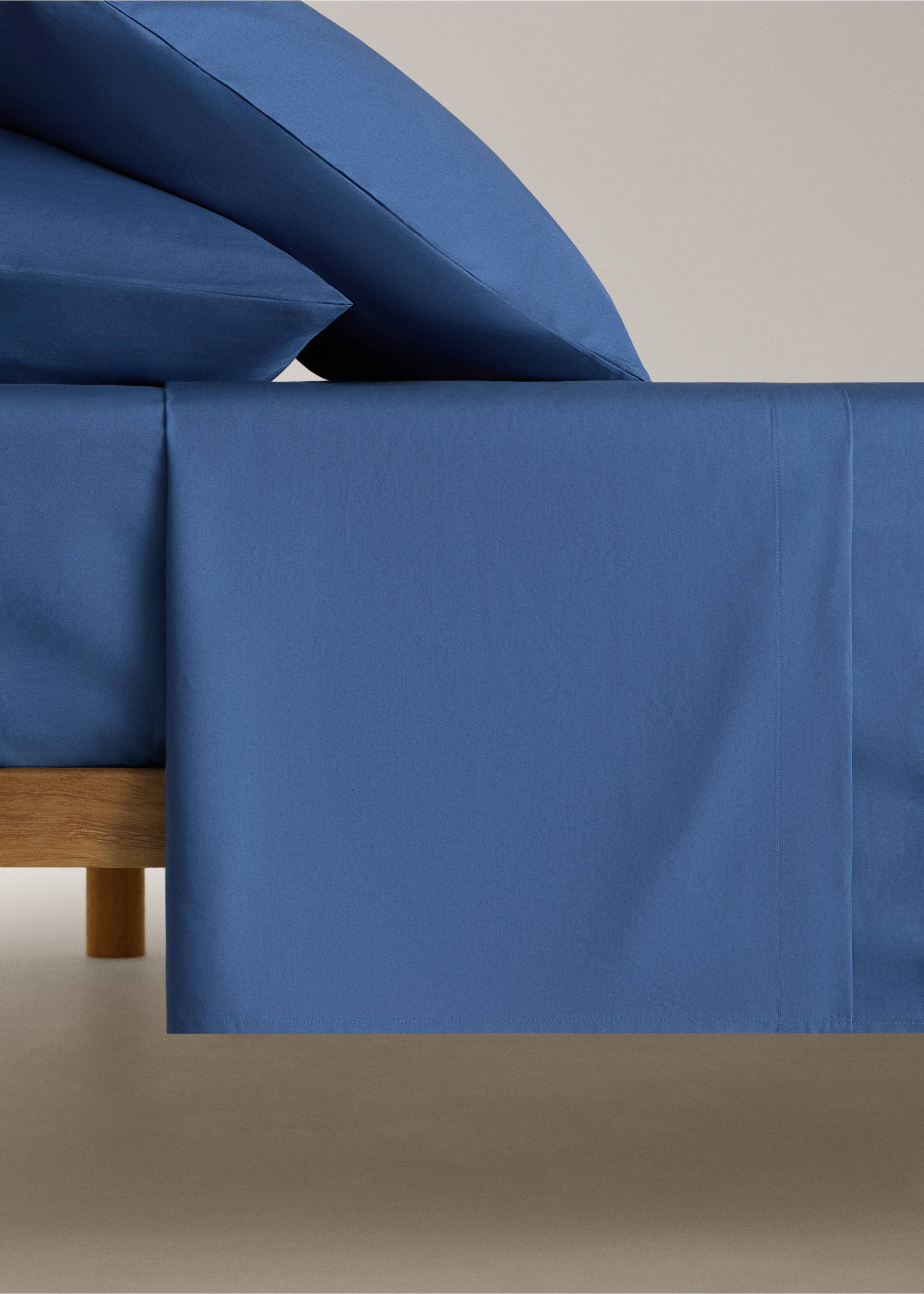 200-thread count percale cotton flat sheet for 150/160 cm bed - Article without model, Indigo Blue. Ref: 37032954-00.