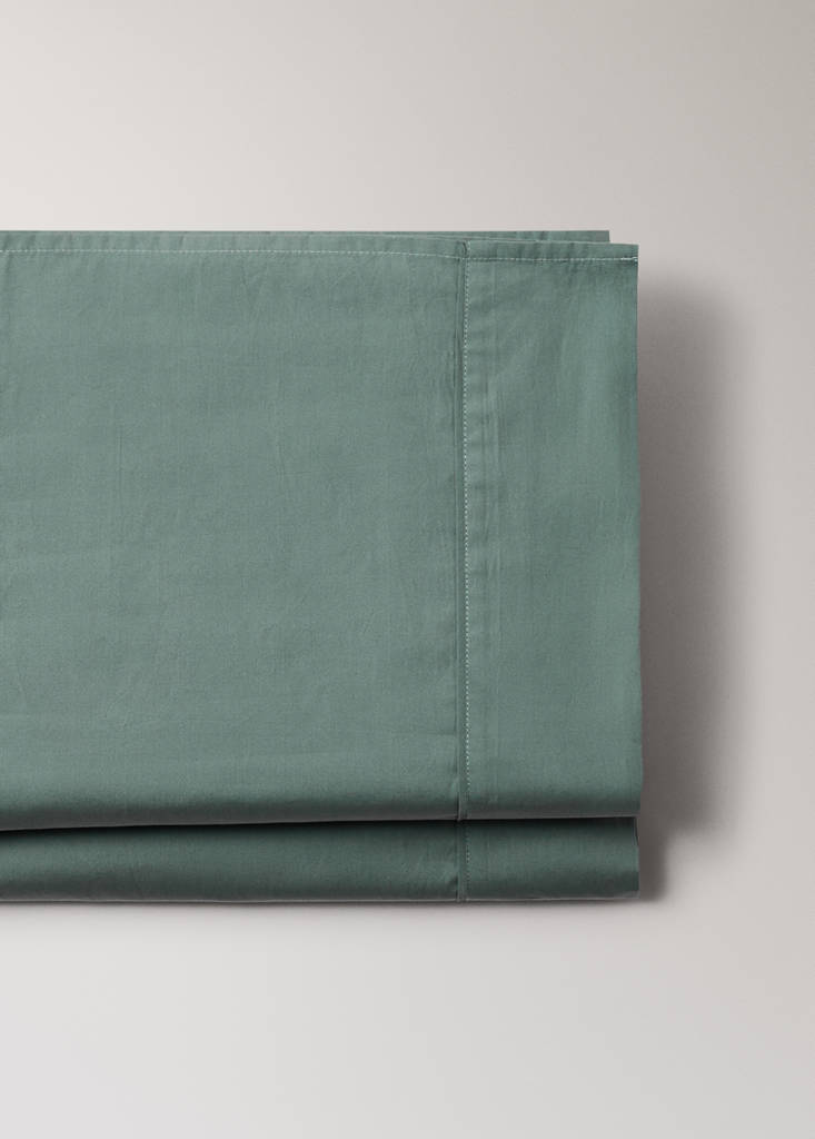 Percale cotton flat sheet, 300 thread count, piping detail, for 150/160 cm bed — Medium Green